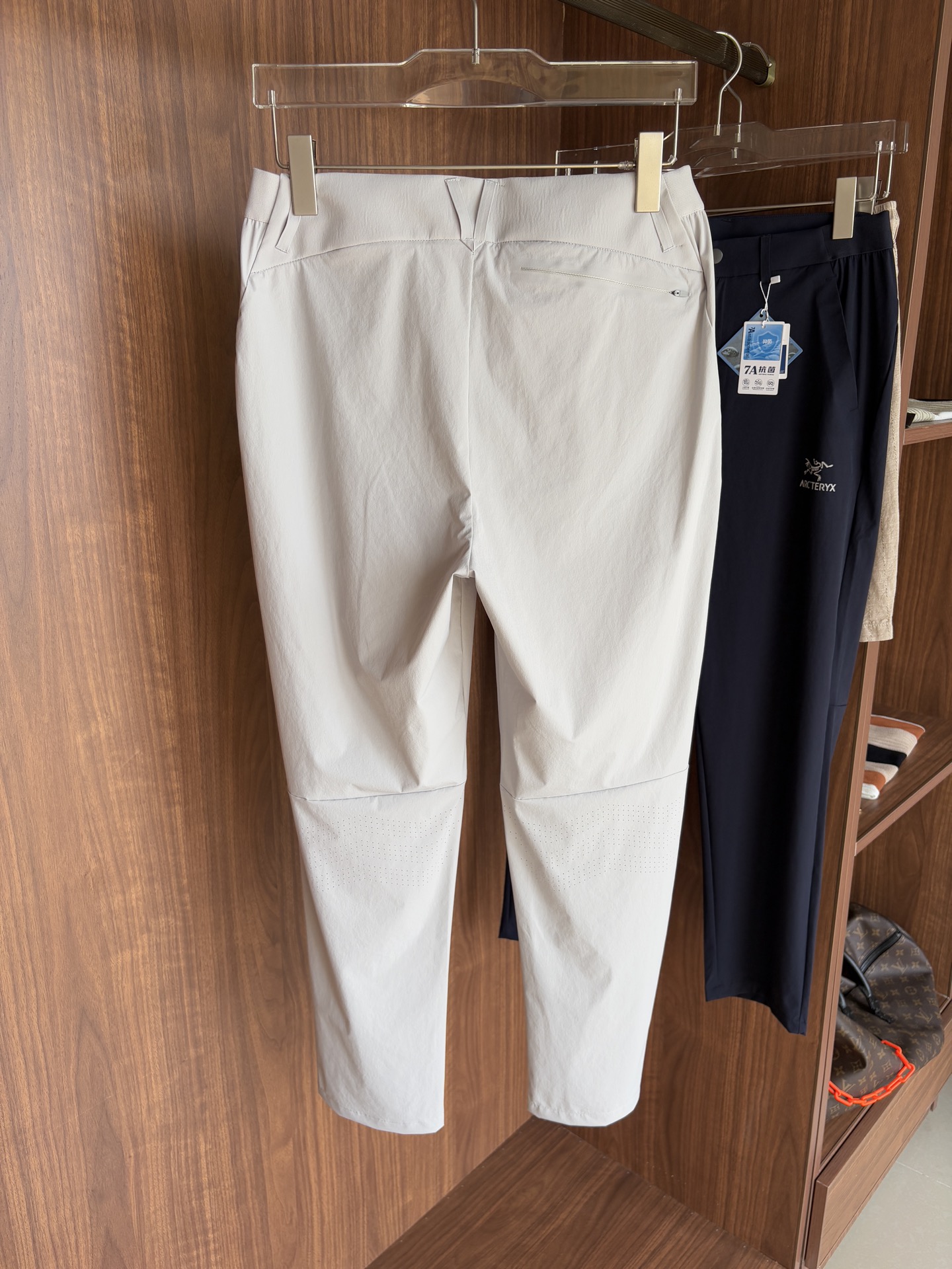 始祖鸟 官网同步 经典户外 工装裤 颜色超级正 海外同步发型 今年流行趋势 进口科技面料 M-3XL