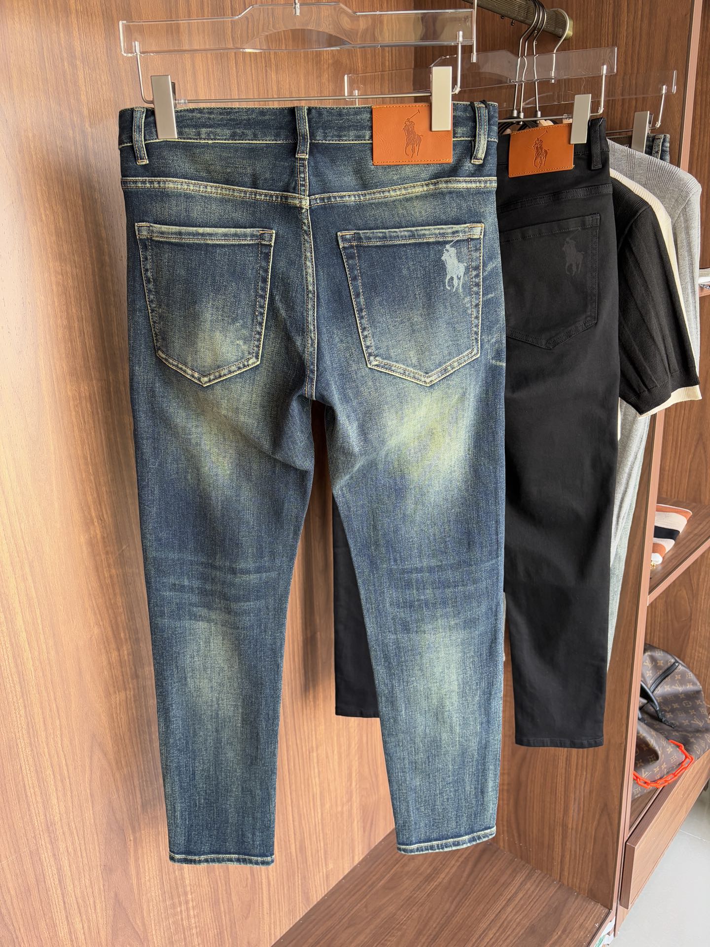 Luxurious Custom-Made Classy Jeans with Top-Level Embroidery and Hardware Accelerator - 图片 3