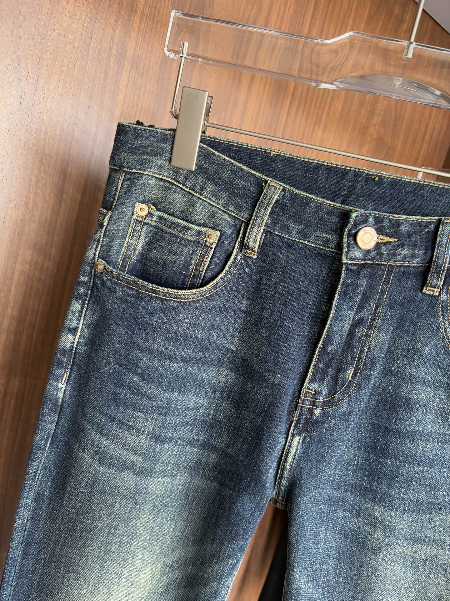 Luxurious Custom-Made Classy Jeans with Top-Level Embroidery and Hardware Accelerator - 图片 6