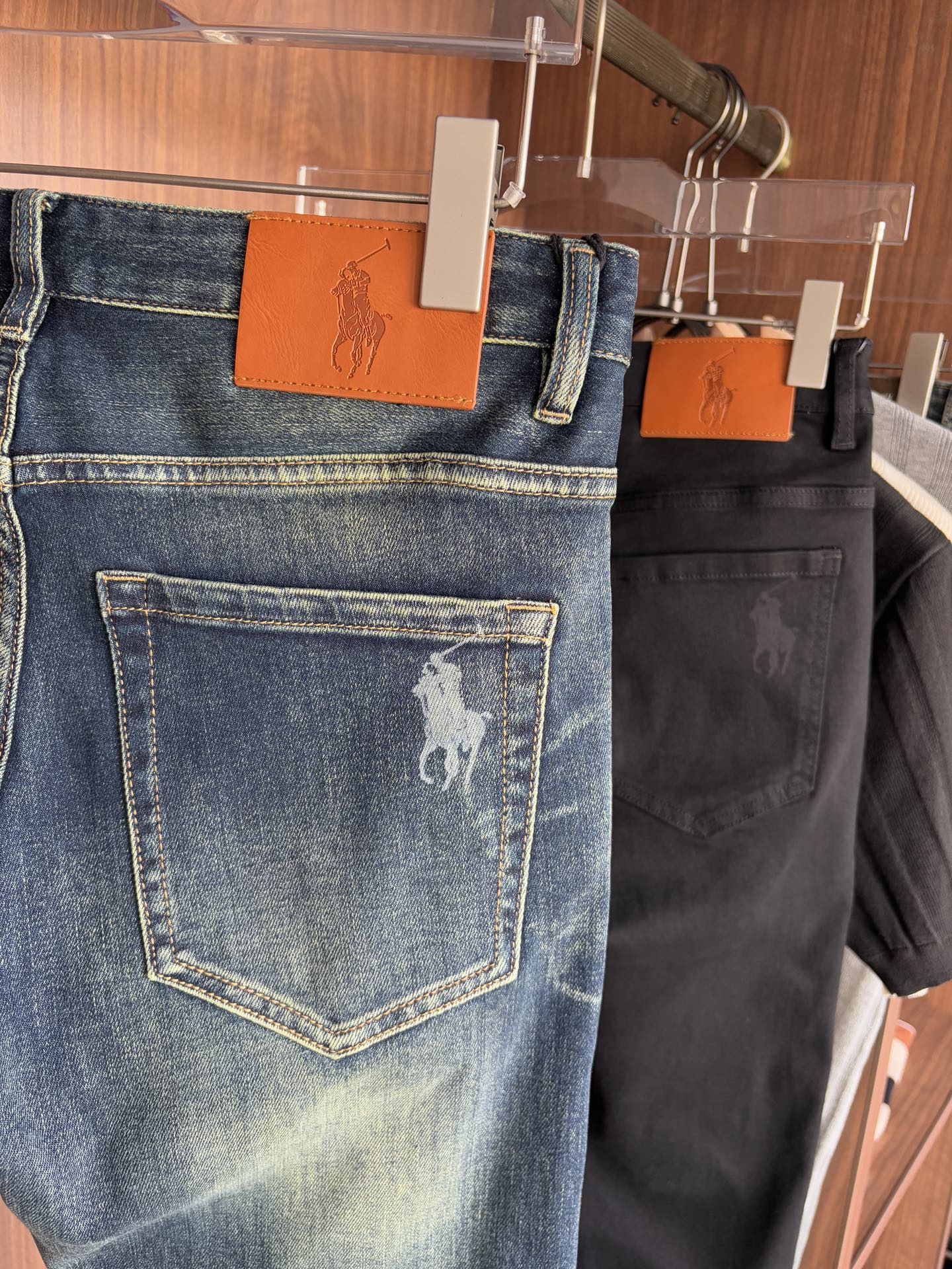 Luxurious Custom-Made Classy Jeans with Top-Level Embroidery and Hardware Accelerator - 图片 9