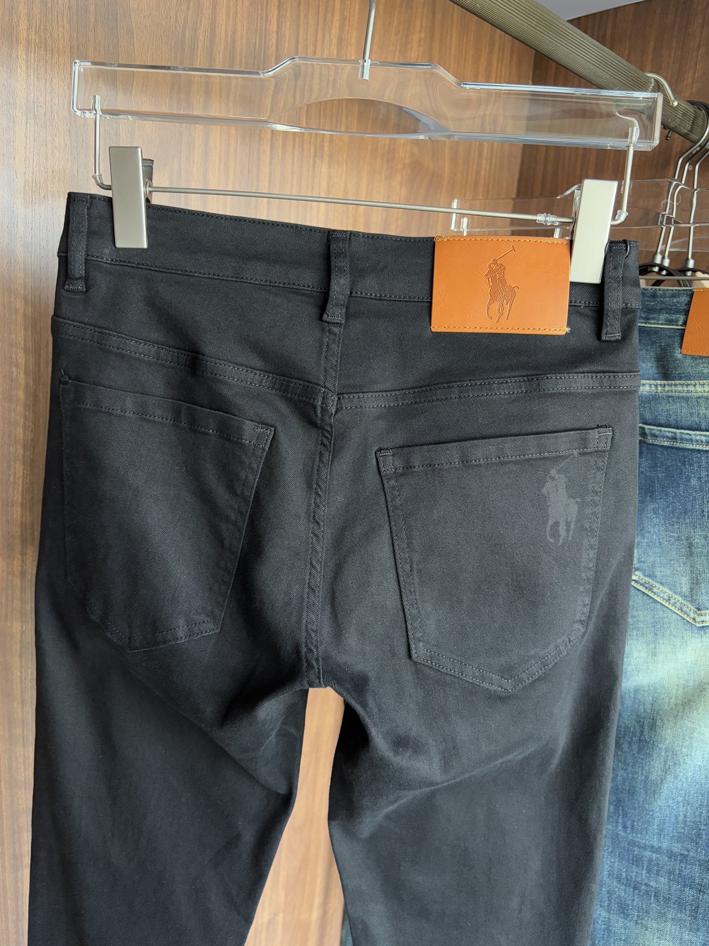 Luxurious Custom-Made Jeans with Unique Design and Top-Level Embroidery - 图片 8