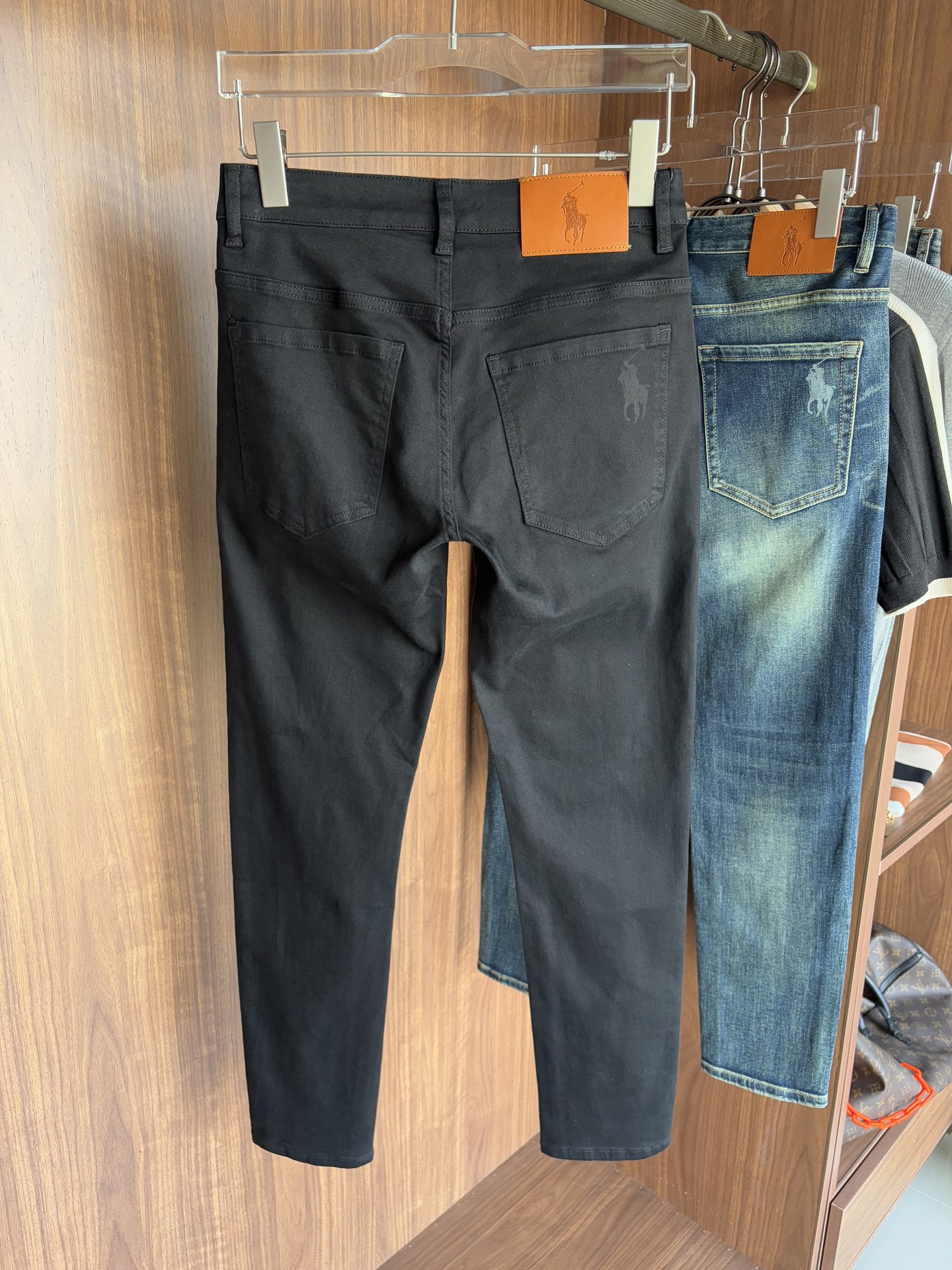Luxurious Custom-Made Jeans with Unique Design and Top-Level Embroidery - 图片 3