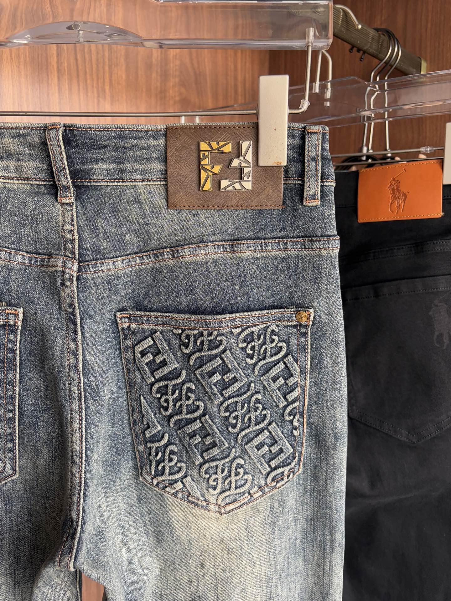 “Original Water-Washing Jeans: Classy Design with Top-Level Embroidery and Hardware” - 图片 9