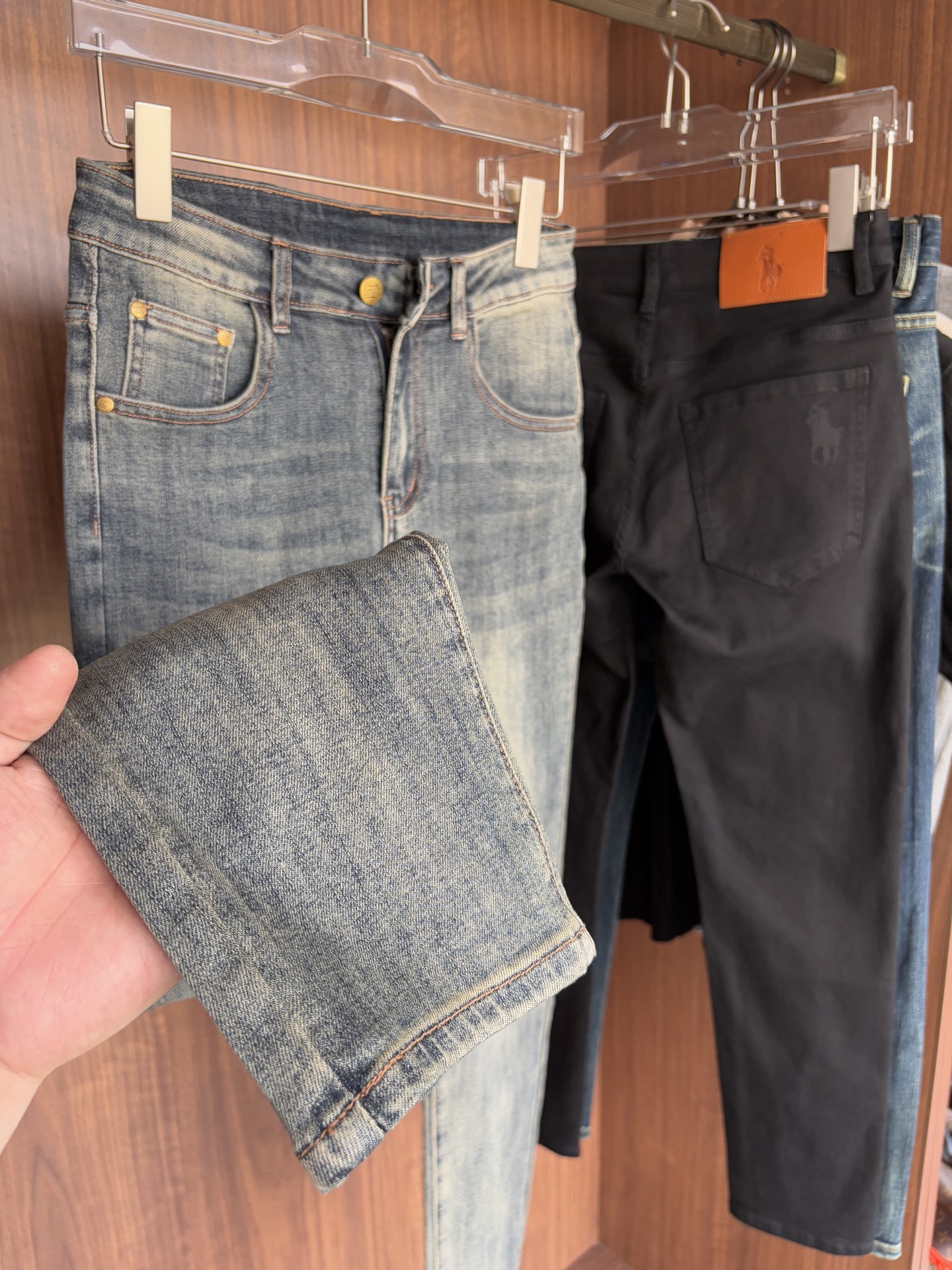 “Original Water-Washing Jeans: Classy Design with Top-Level Embroidery and Hardware” - 图片 7