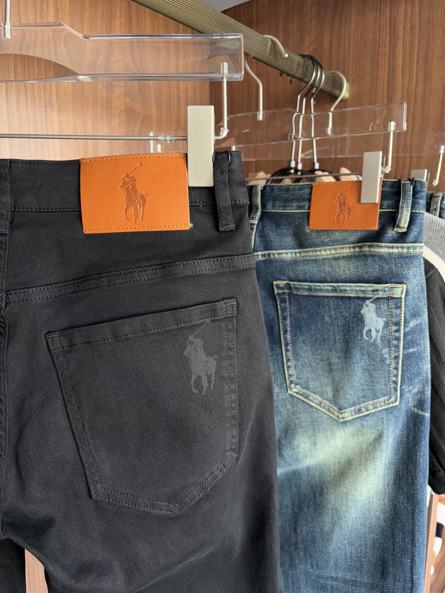 Luxurious Custom-Made Jeans with Unique Design and Top-Level Embroidery - 图片 9