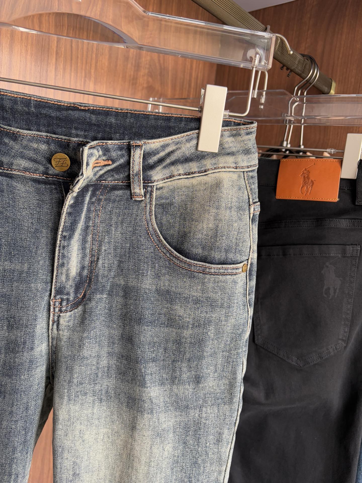 “Original Water-Washing Jeans: Classy Design with Top-Level Embroidery and Hardware” - 图片 6