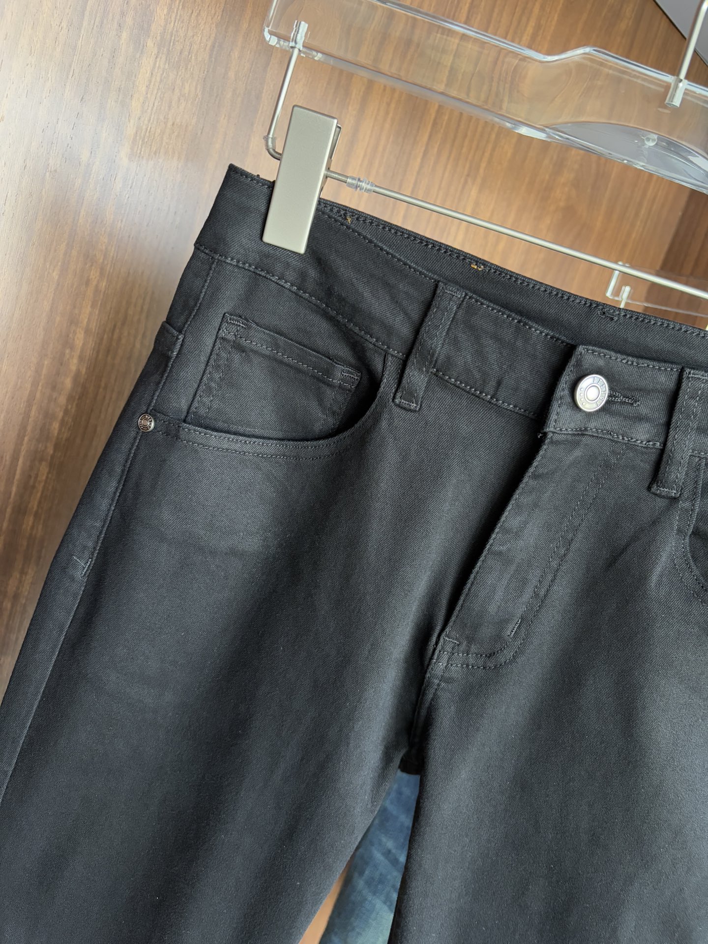 Luxurious Custom-Made Jeans with Unique Design and Top-Level Embroidery - 图片 6