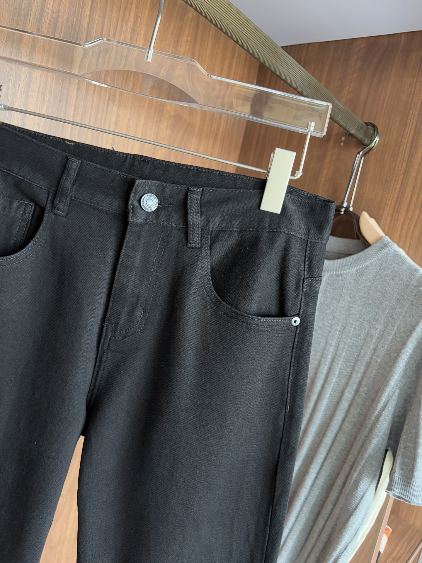 Luxurious Custom Water-Washed Jeans with Top-Level Embroidery and Unique Design - 图片 6