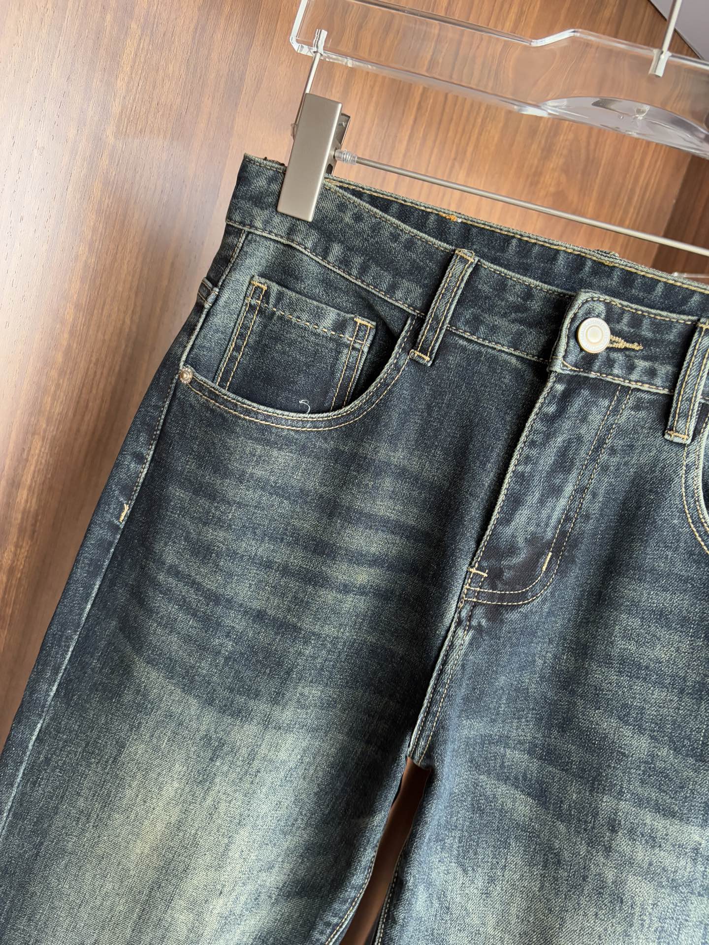 Luxurious Custom Water-Washed Jeans with Top Embroidery and AlphaLogo - 图片 6