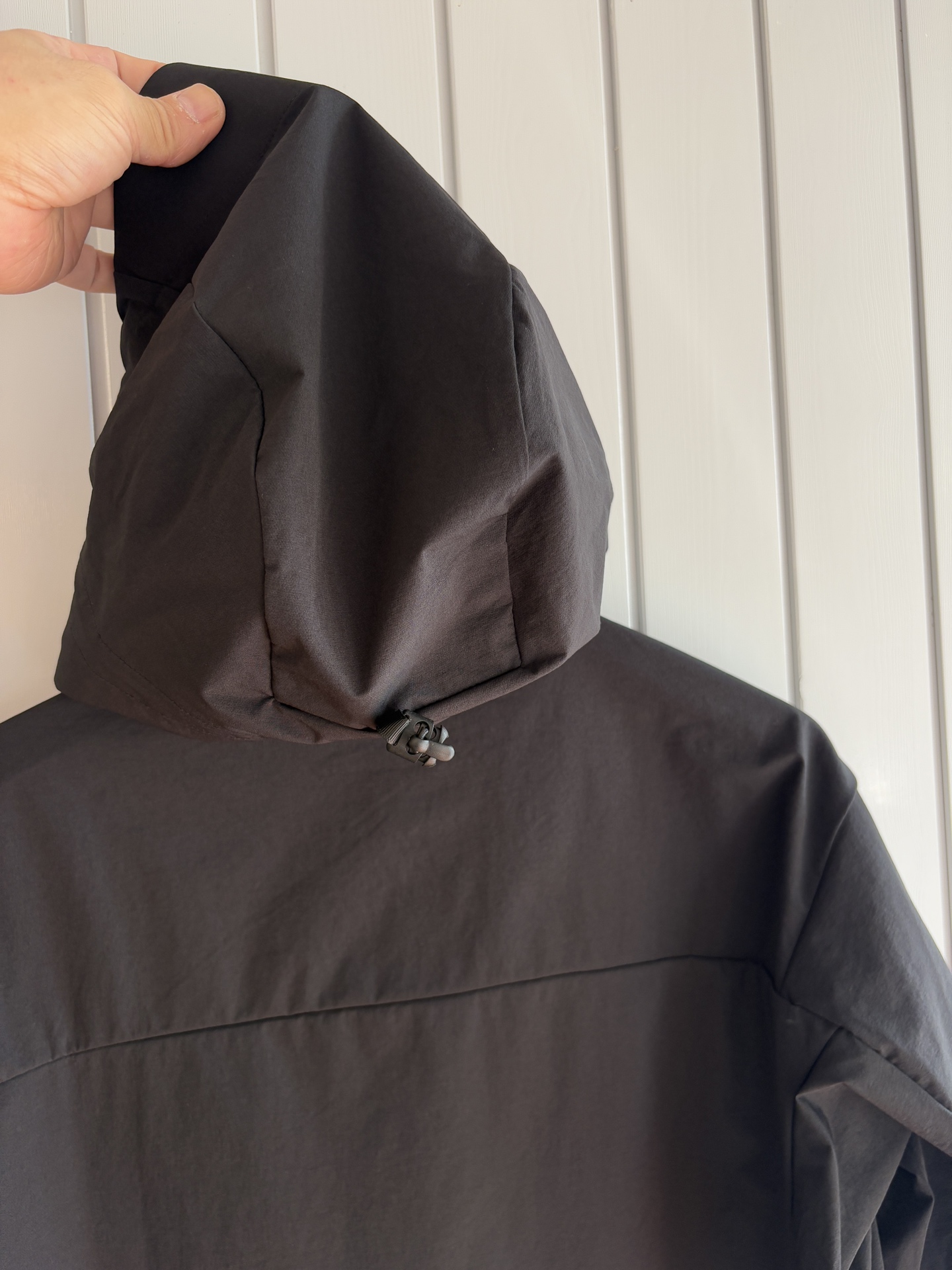 爆款 顶配 Beta SL冲锋衣是一款专为户外探险设计的高性能外套。采用GORE-TEX 面料。具备卓越