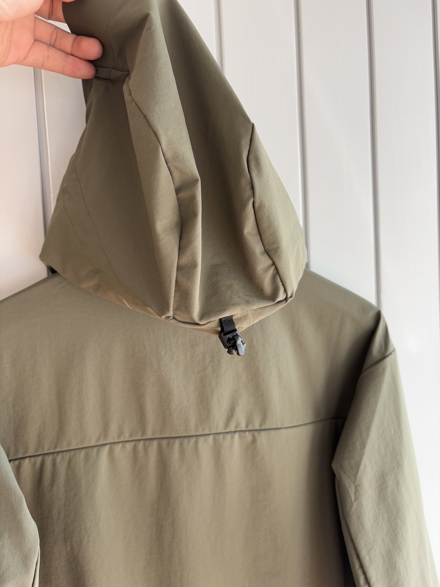 爆款 顶配 Beta SL冲锋衣是一款专为户外探险设计的高性能外套。采用GORE-TEX 面料。具备卓越