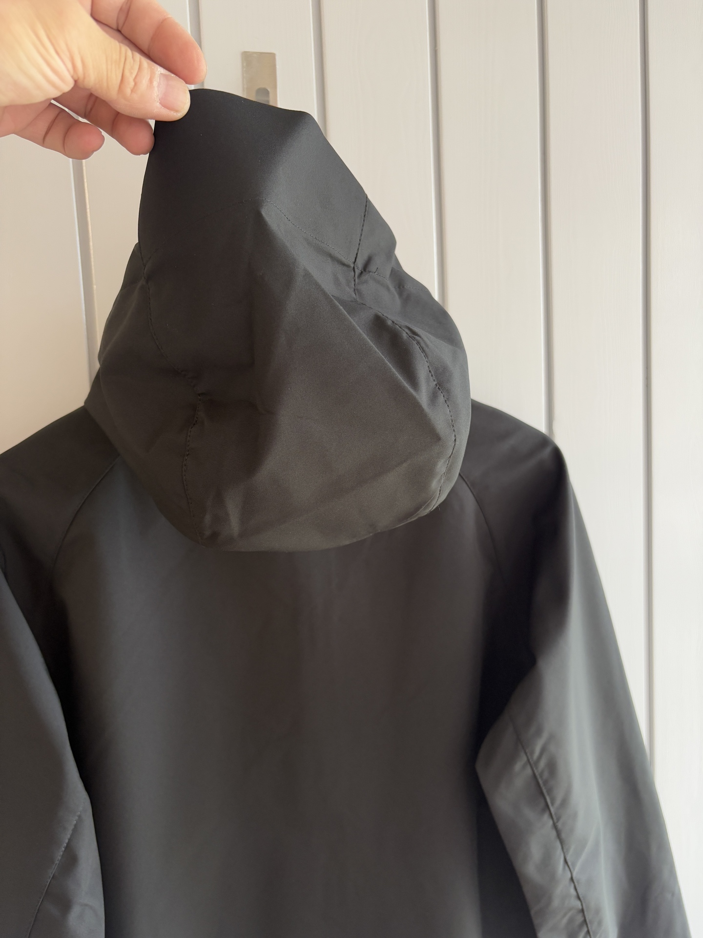 爆款 顶配 Beta SL冲锋衣是一款专为户外探险设计的高性能外套。采用GORE-TEX 面料。具备卓越