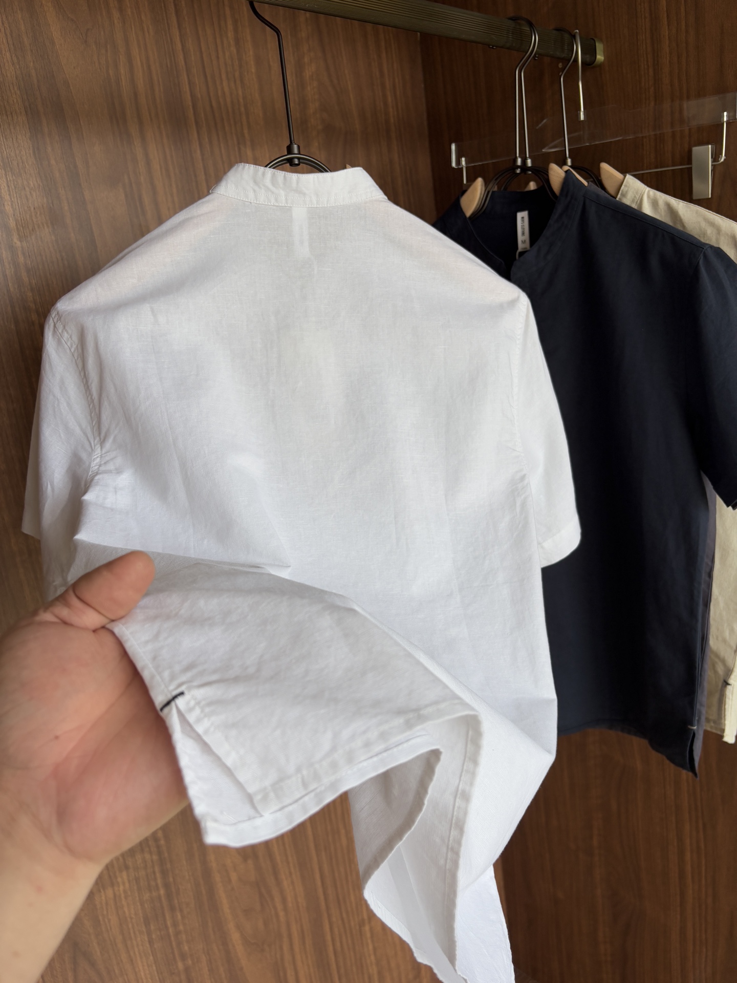  lP。棉麻男士短袖，男装界的天花板，这款翻领麻料衫短袖精准到每一针的细腻工艺，完全区别于普通面料裁剪。