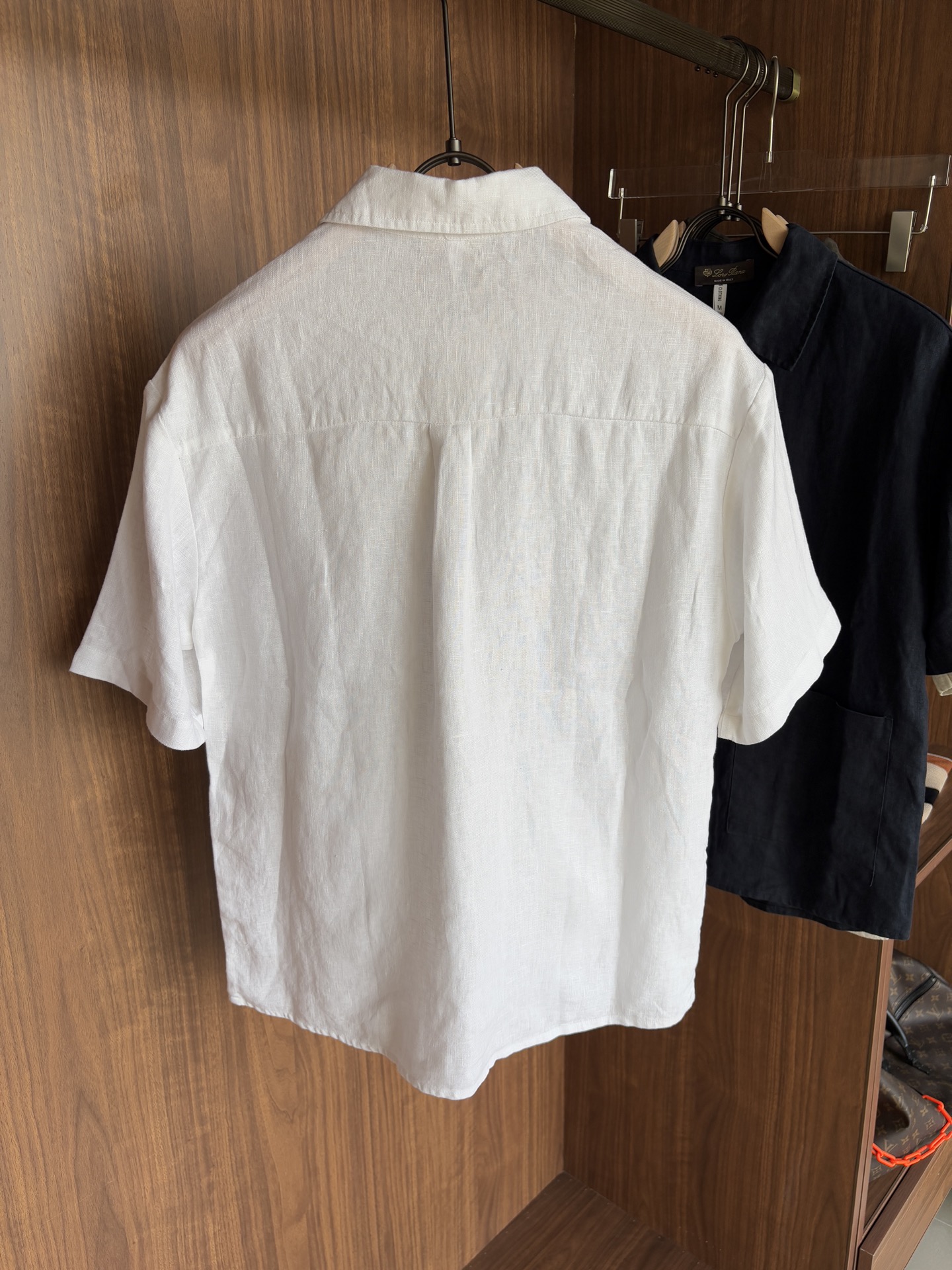 lP。20%亚麻男士短袖，男装界的天花板，这款翻领麻料衫短袖精准到每一针的细腻工艺，完全区别于普通面料裁