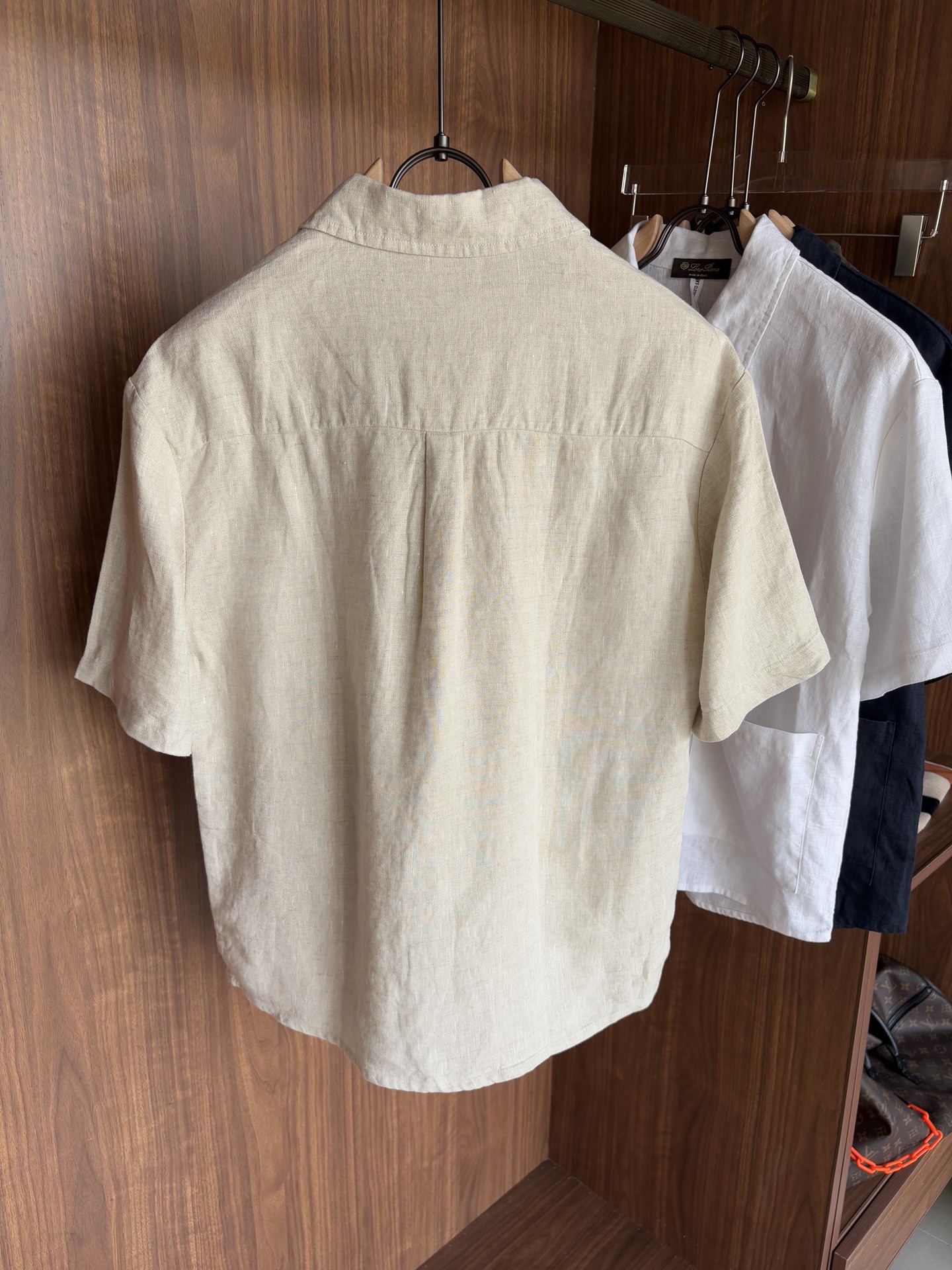 lP。20%亚麻男士短袖，男装界的天花板，这款翻领麻料衫短袖精准到每一针的细腻工艺，完全区别于普通面料裁