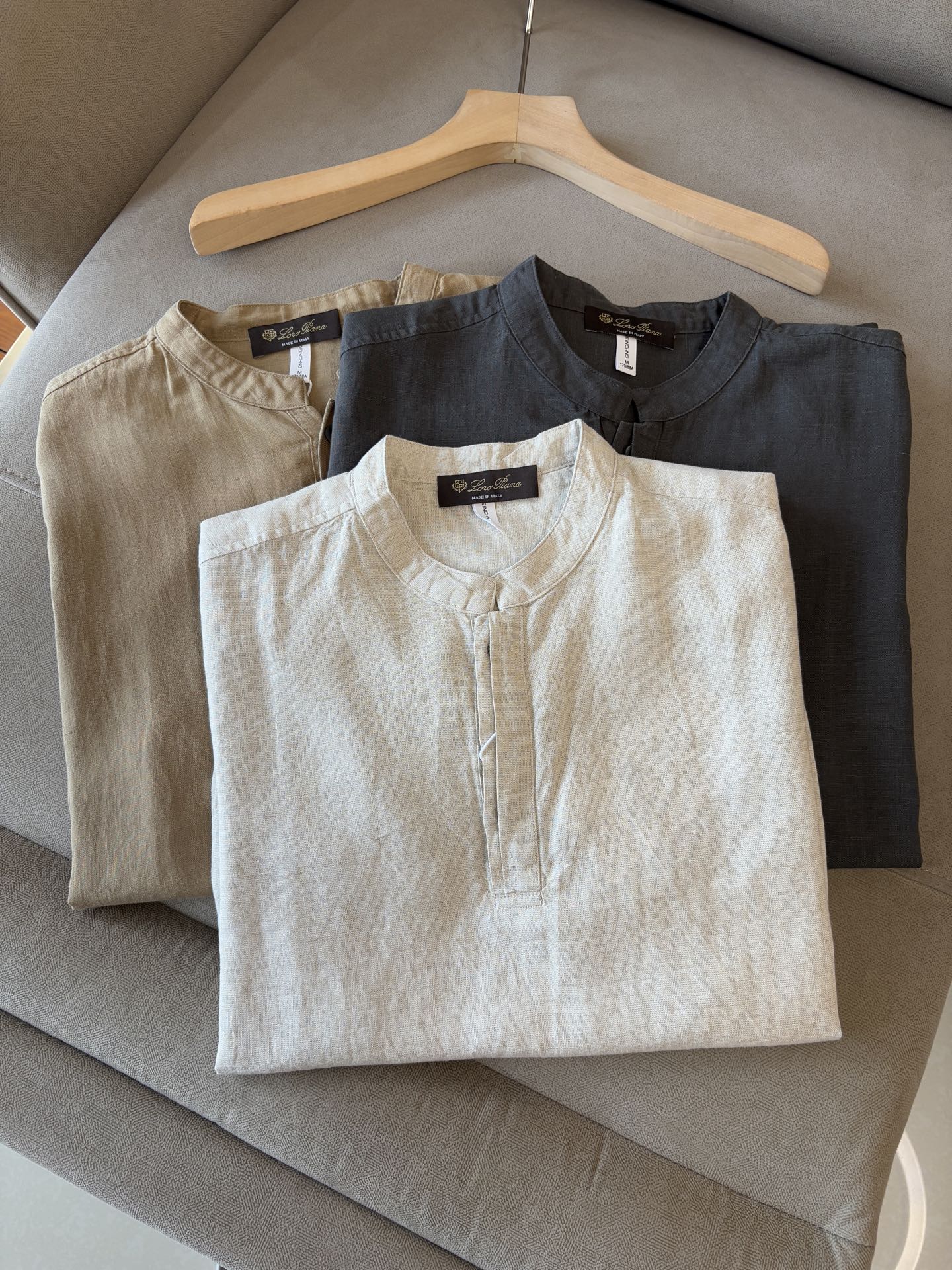 NO:456085,Lp summer new 30 linen 70-day silk simple versatile pullover casual shirt, comfortable and breathable fabric & fashionable versatile color original color, khaki, gray-green Size M-3XL, loro piana, alexander wang19860909Lp年夏季新款30亚麻70天丝简约百搭套头休闲衬衣,面料舒适透气&时尚百搭 颜色原麻色、卡其色、灰绿色 尺码M-3XL,,loro piana,alexander wang,Men's clothing