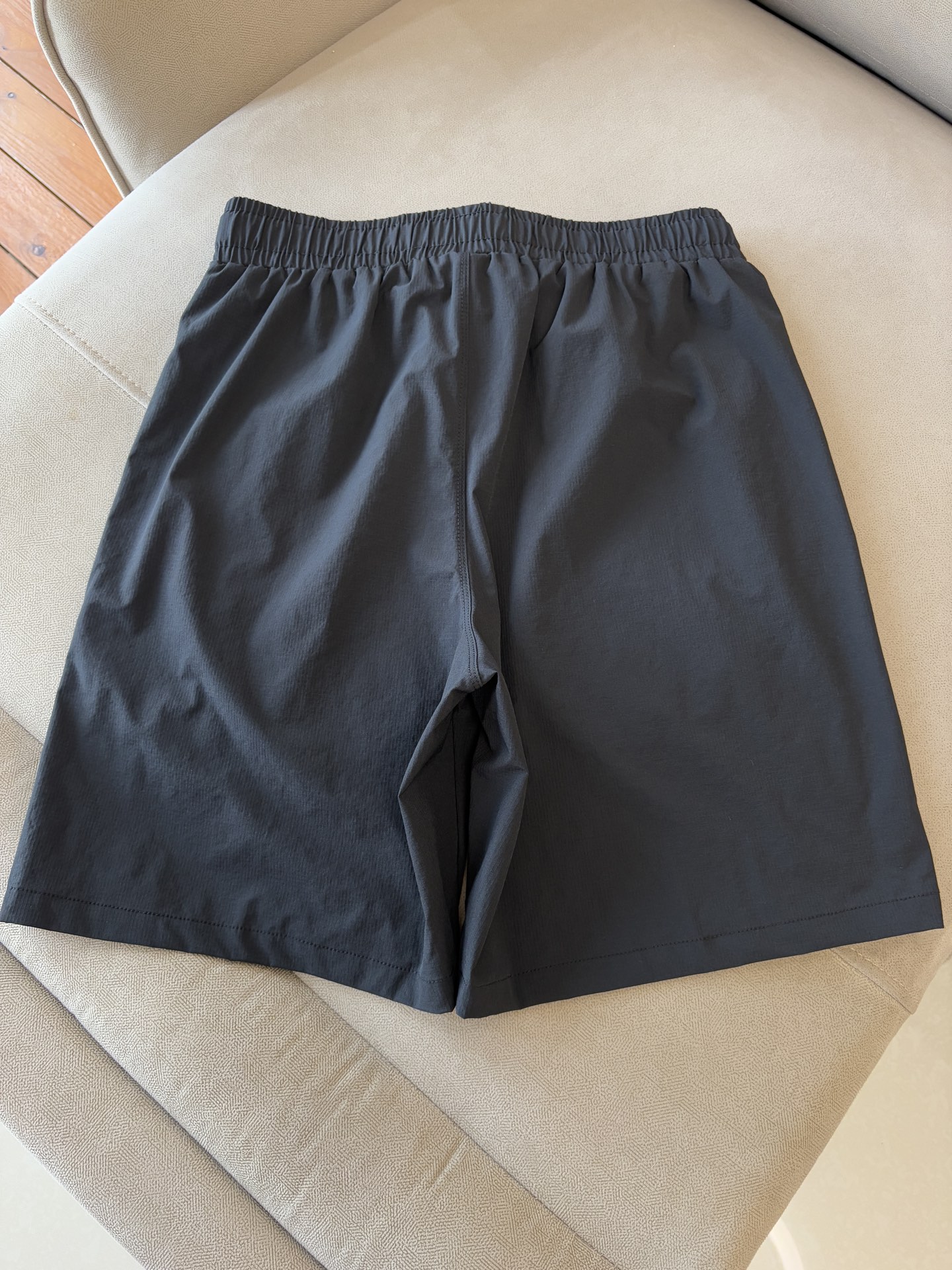 ARCTERYX 始祖鸟 2025夏季新款 短裤  休闲裤，专柜定制面料 透气舒适度高，细节无可挑剔，品