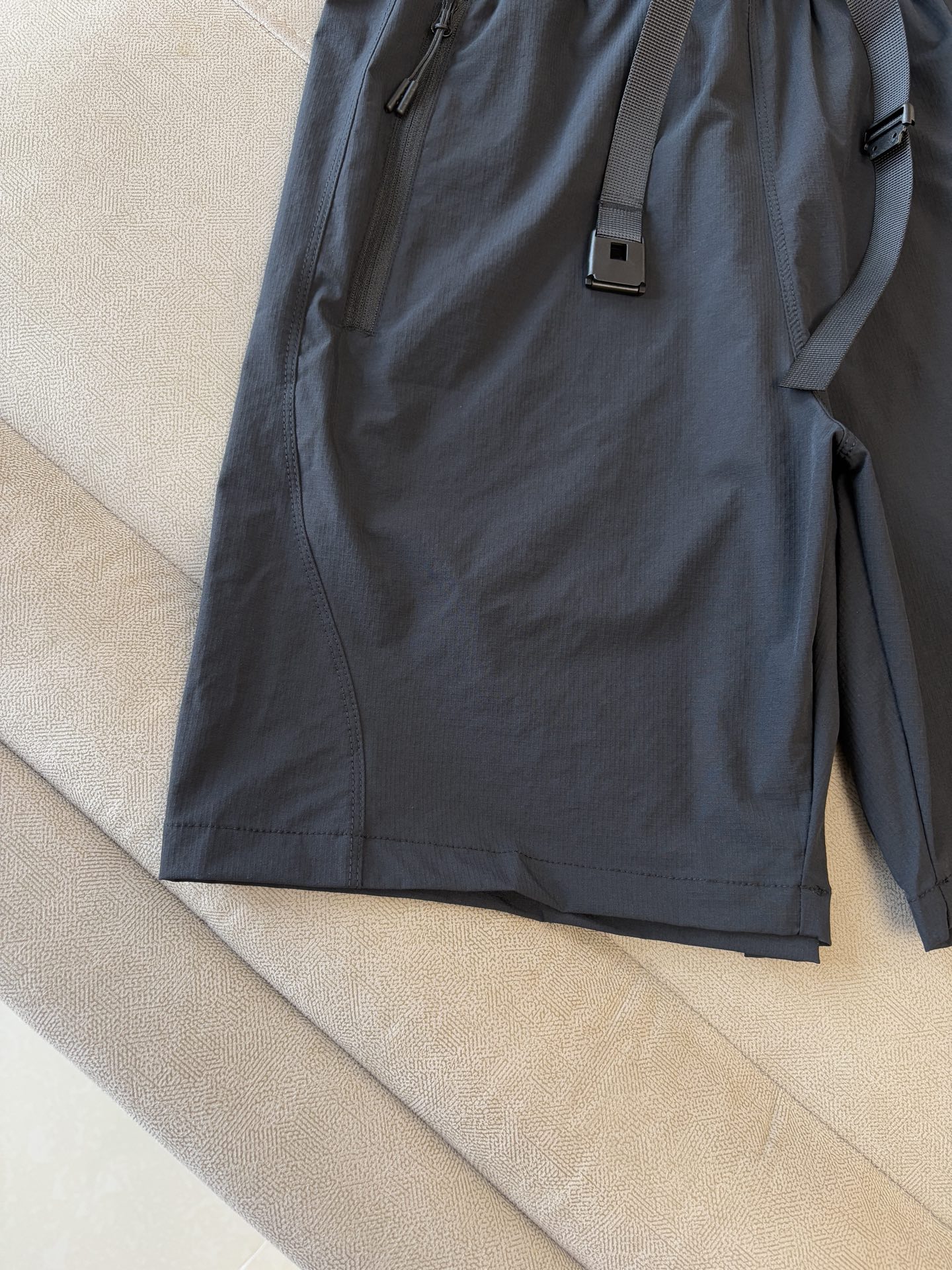 ARCTERYX 始祖鸟 2025夏季新款 短裤  休闲裤，专柜定制面料 透气舒适度高，细节无可挑剔，品