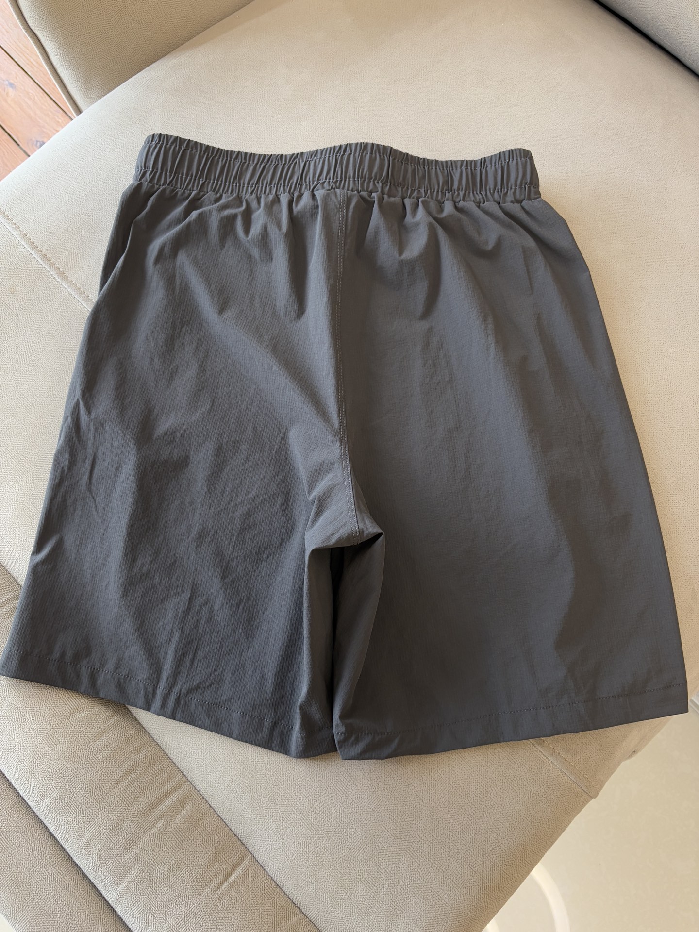 ARCTERYX 始祖鸟 2025夏季新款 短裤  休闲裤，专柜定制面料 透气舒适度高，细节无可挑剔，品