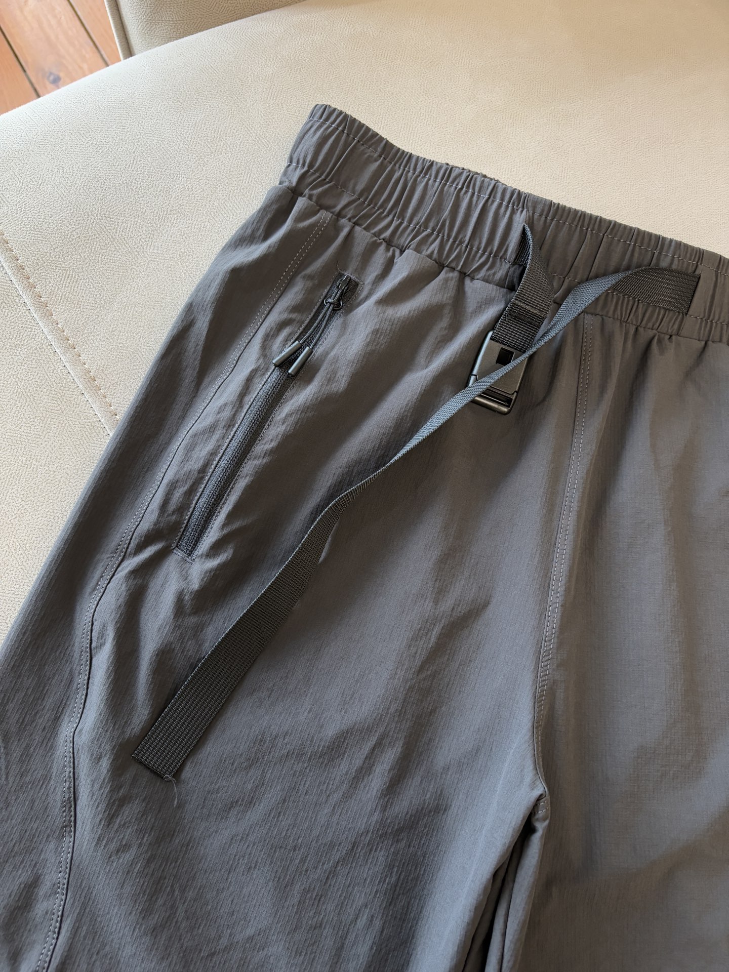 ARCTERYX 始祖鸟 2025夏季新款 短裤  休闲裤，专柜定制面料 透气舒适度高，细节无可挑剔，品