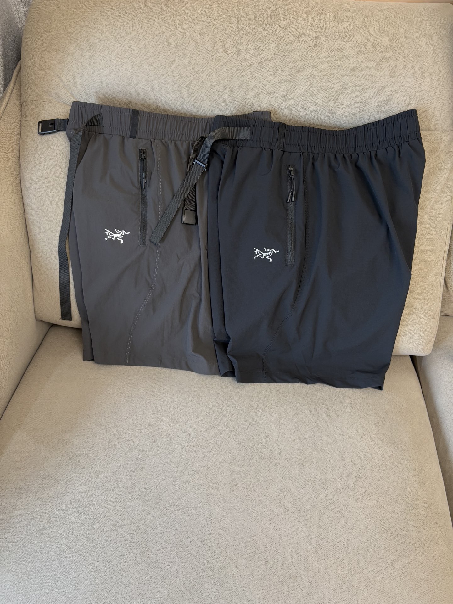 NO:456081,ARCTERYX 2025 summer new style shorts casual pants, custom-made fabric for counter, breathable and comfortable, impeccable details, brand element design concept, reflects quality. The feel is delicate and soft!  It is casually cut, with a great upper body style!  Code number M-3XL, arc'teryx, shorts, alexander wang19860909ARCTERYX 始祖鸟 2025夏季新款 短裤 休闲裤,专柜定制面料 透气舒适度高,细节无可挑剔,品牌元素设计理念,体现品质.手感细腻柔软！呈现休闲裁剪,上身版型超赞！码数M-3XL,arc'teryx,shorts,alexander wang,Men's clothing
