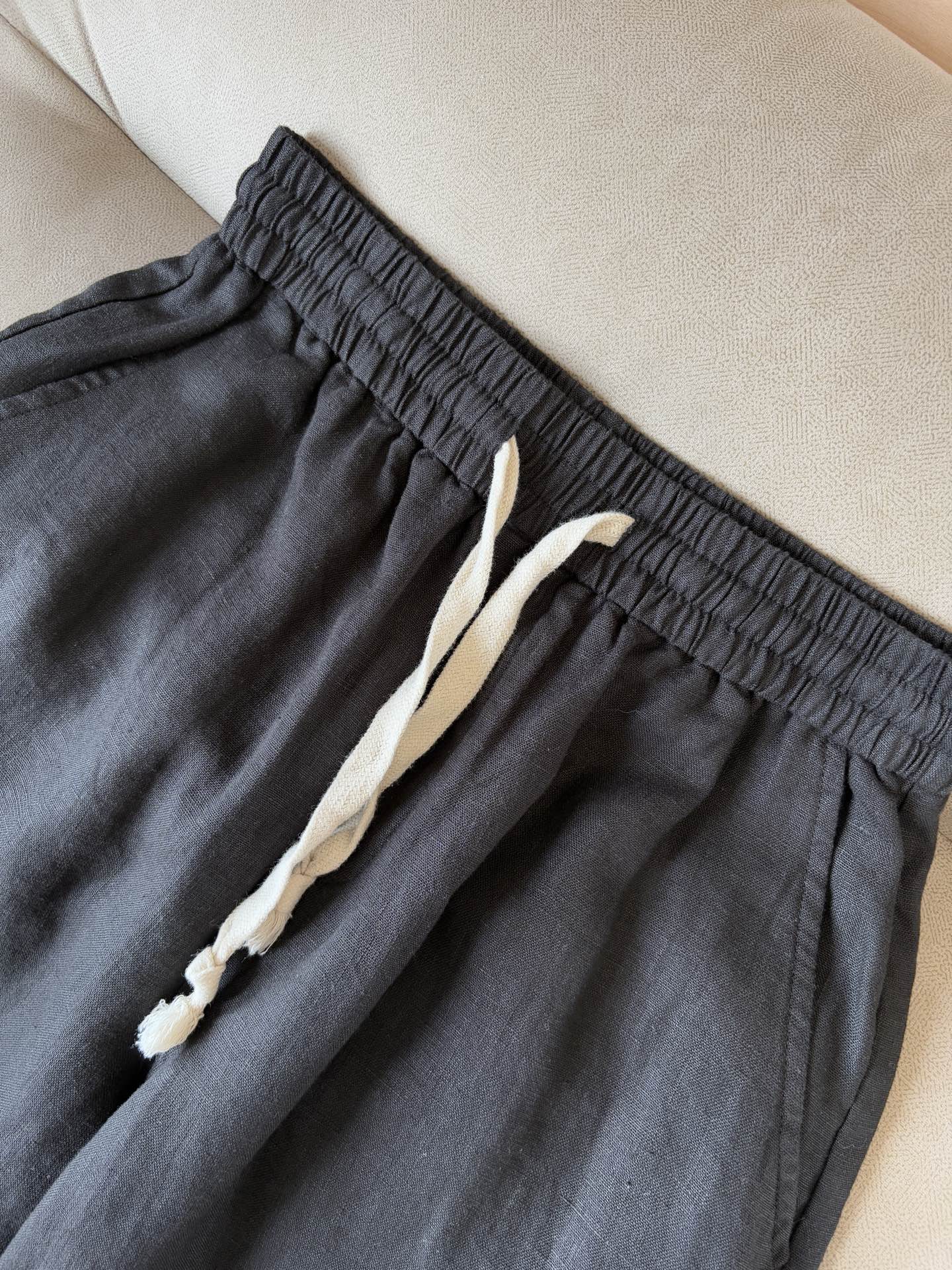 lP🆕年夏季新款100%纯亚麻简约百搭薄款透气休闲五分裤👖，面料柔软舒适透气&休闲百搭颜色：白色、黑色、