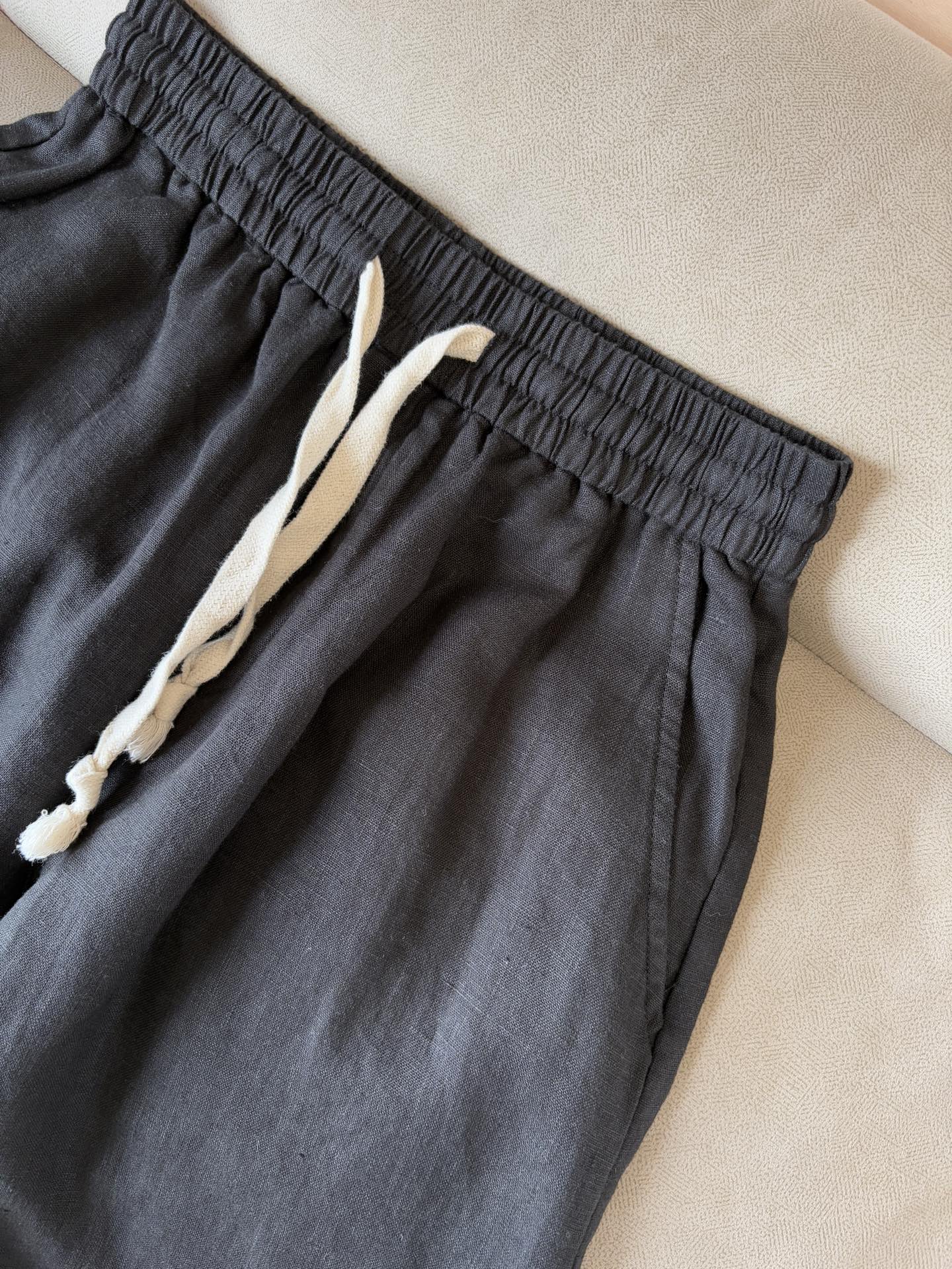 lP🆕年夏季新款100%纯亚麻简约百搭薄款透气休闲五分裤👖，面料柔软舒适透气&休闲百搭颜色：白色、黑色、