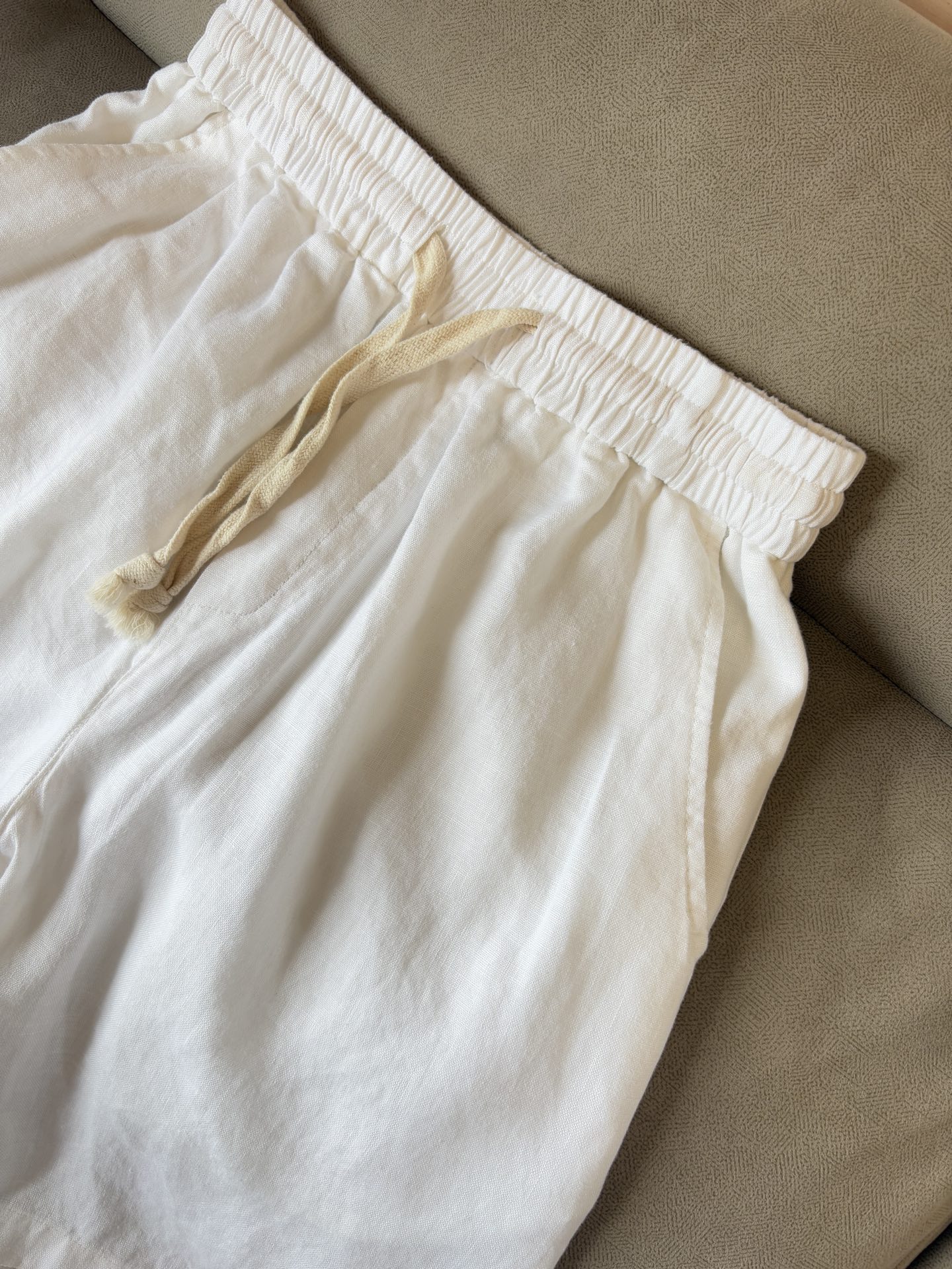 lP🆕年夏季新款100%纯亚麻简约百搭薄款透气休闲五分裤👖，面料柔软舒适透气&休闲百搭颜色：白色、黑色、