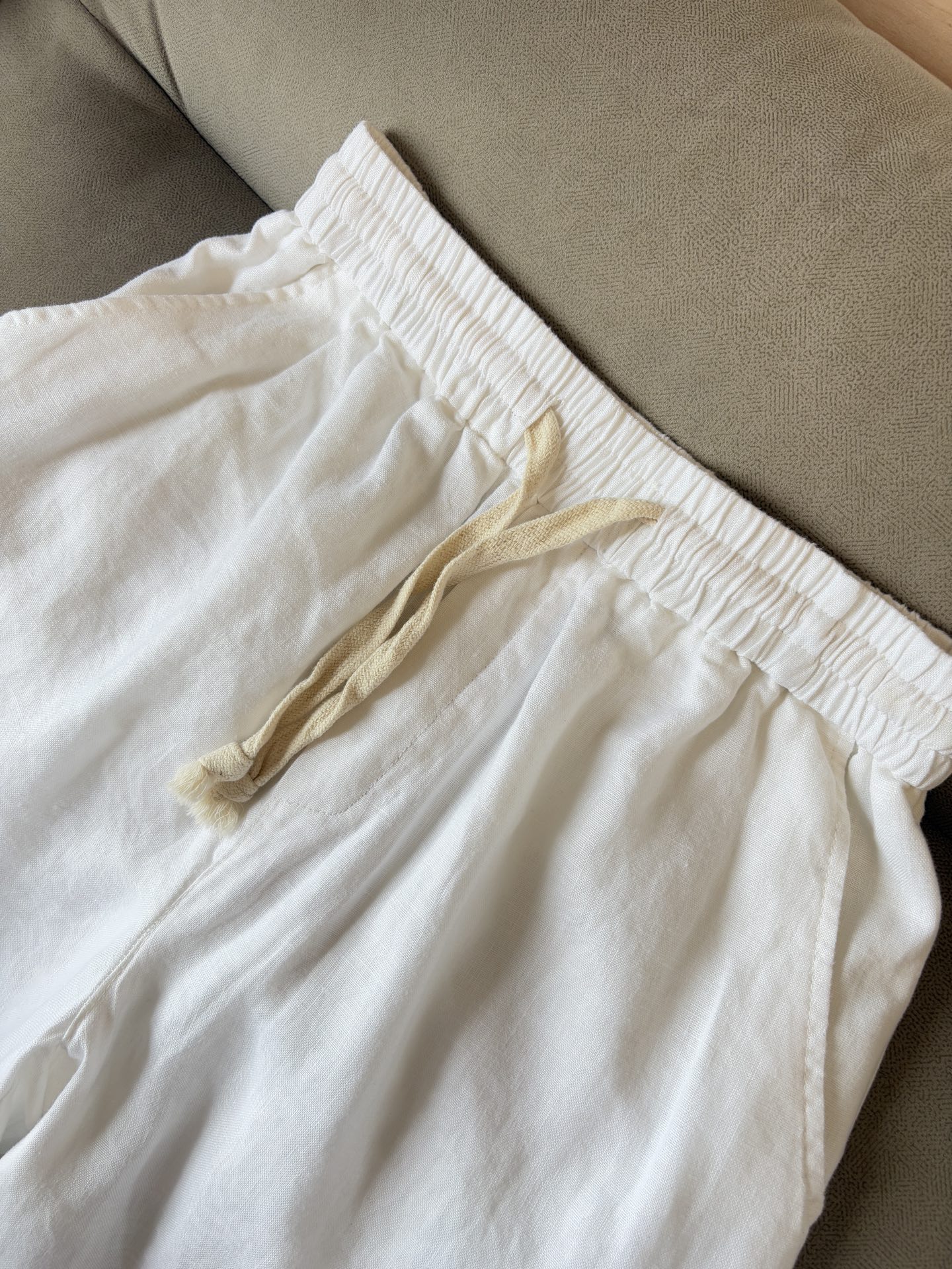 lP🆕年夏季新款100%纯亚麻简约百搭薄款透气休闲五分裤👖，面料柔软舒适透气&休闲百搭颜色：白色、黑色、