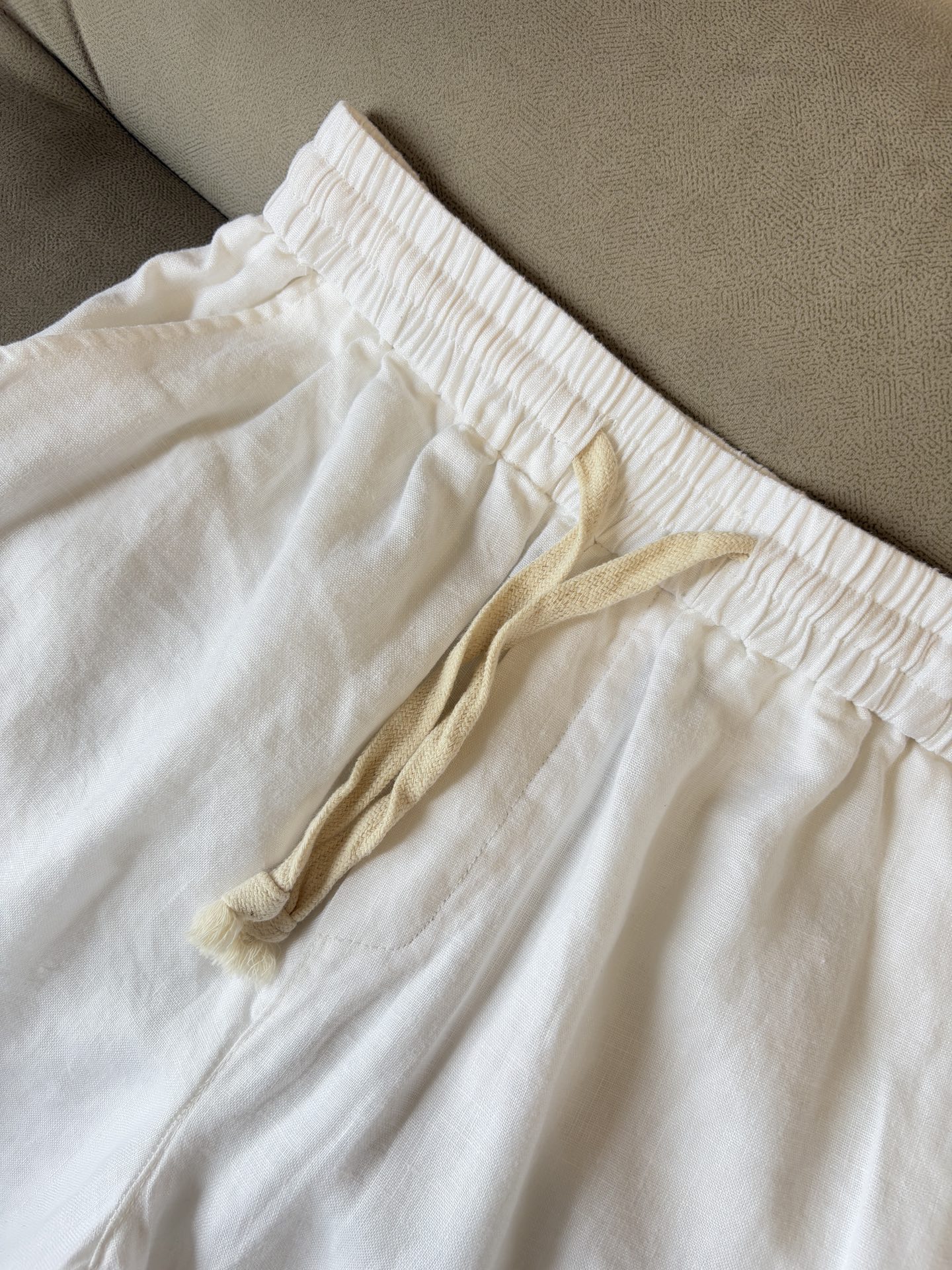 lP🆕年夏季新款100%纯亚麻简约百搭薄款透气休闲五分裤👖，面料柔软舒适透气&休闲百搭颜色：白色、黑色、