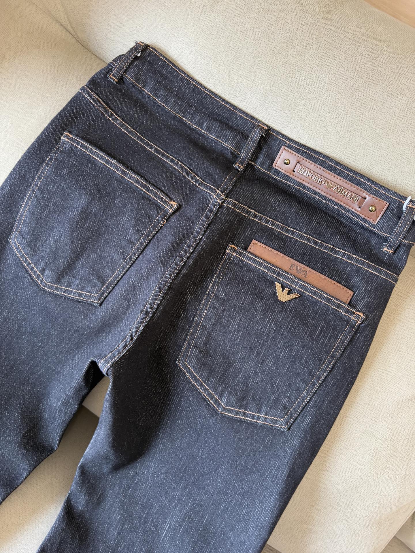 “Custom-Made Water-Washed Jeans with Top-Level Embroidery and Alphalogo Design” - 图片 8