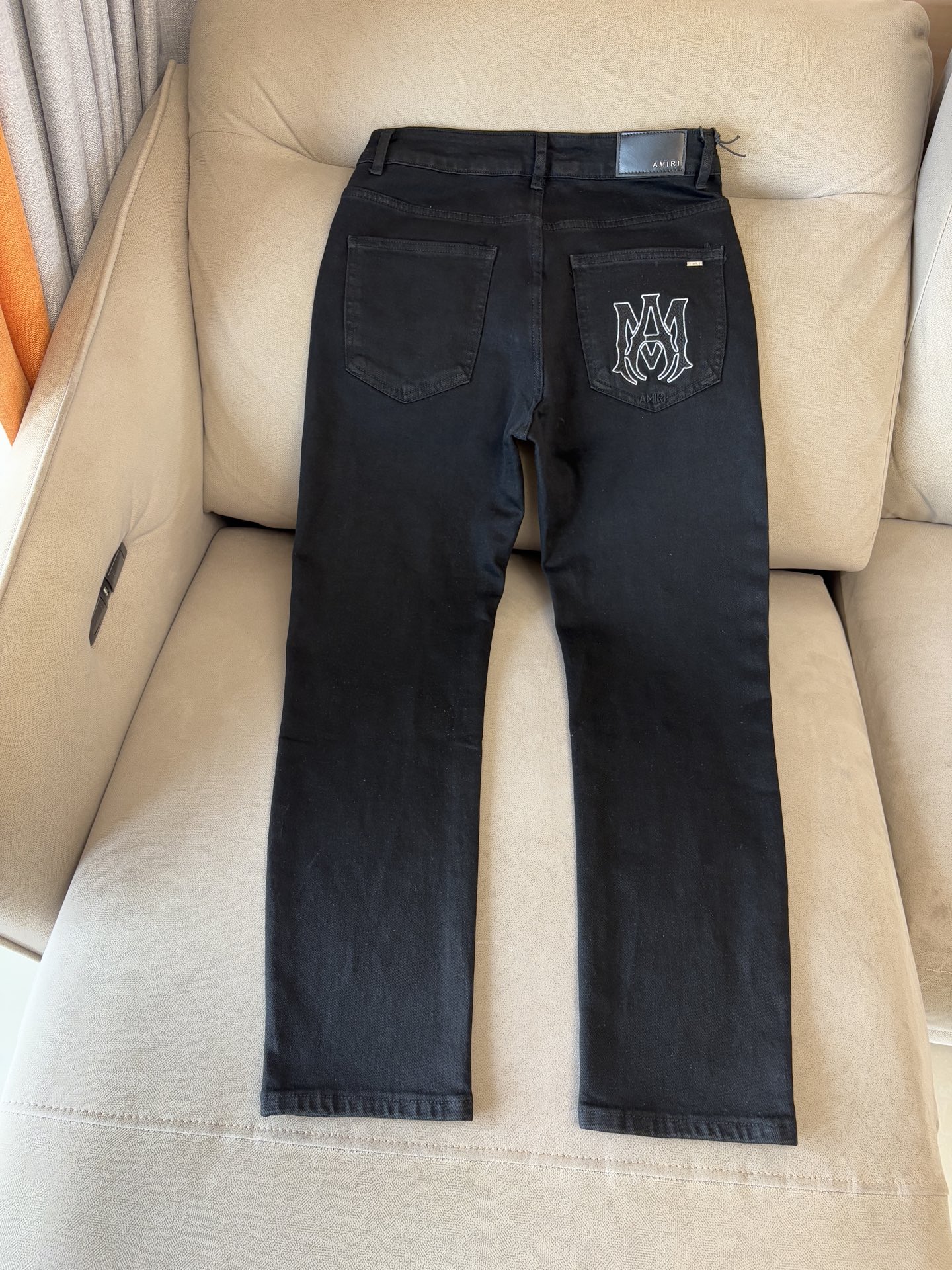 Luxurious Custom-Made Jeans with Top-Level Embroidery and Unique Design - 图片 4