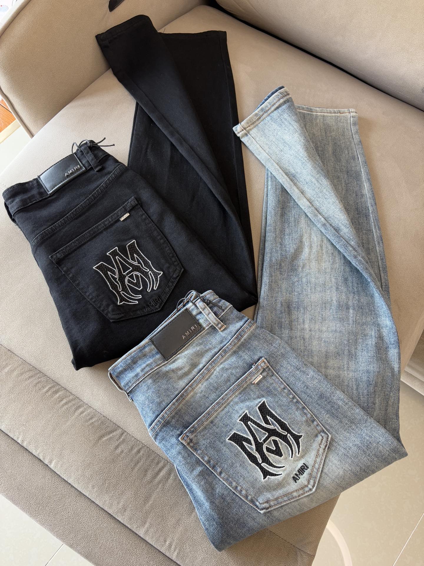 Luxurious Custom-Made Jeans with Top-Level Embroidery and Unique Design - 图片 2