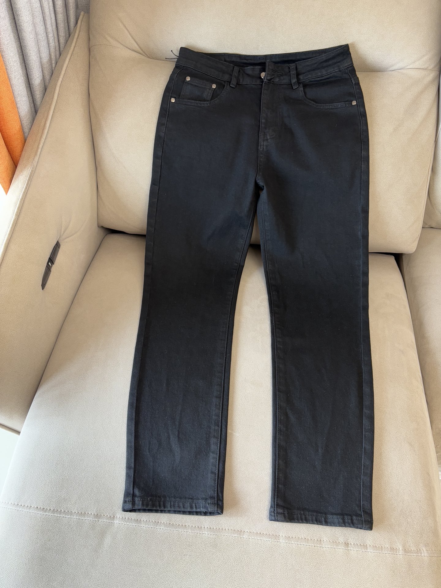 Luxurious Custom-Made Jeans with Top-Level Embroidery and Unique Design - 图片 3