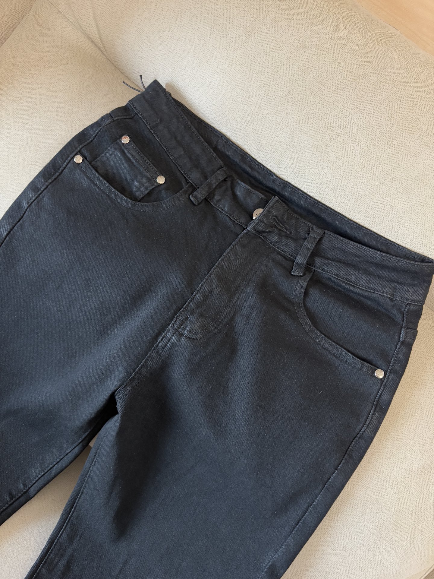 Luxurious Custom-Made Jeans with Top-Level Embroidery and Unique Design - 图片 5