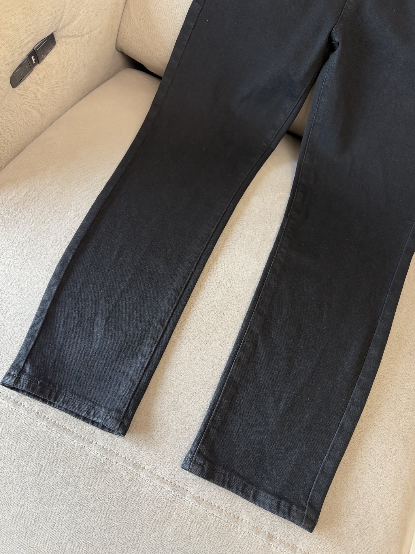 Luxurious Custom-Made Jeans with Top-Level Embroidery and Unique Design - 图片 7