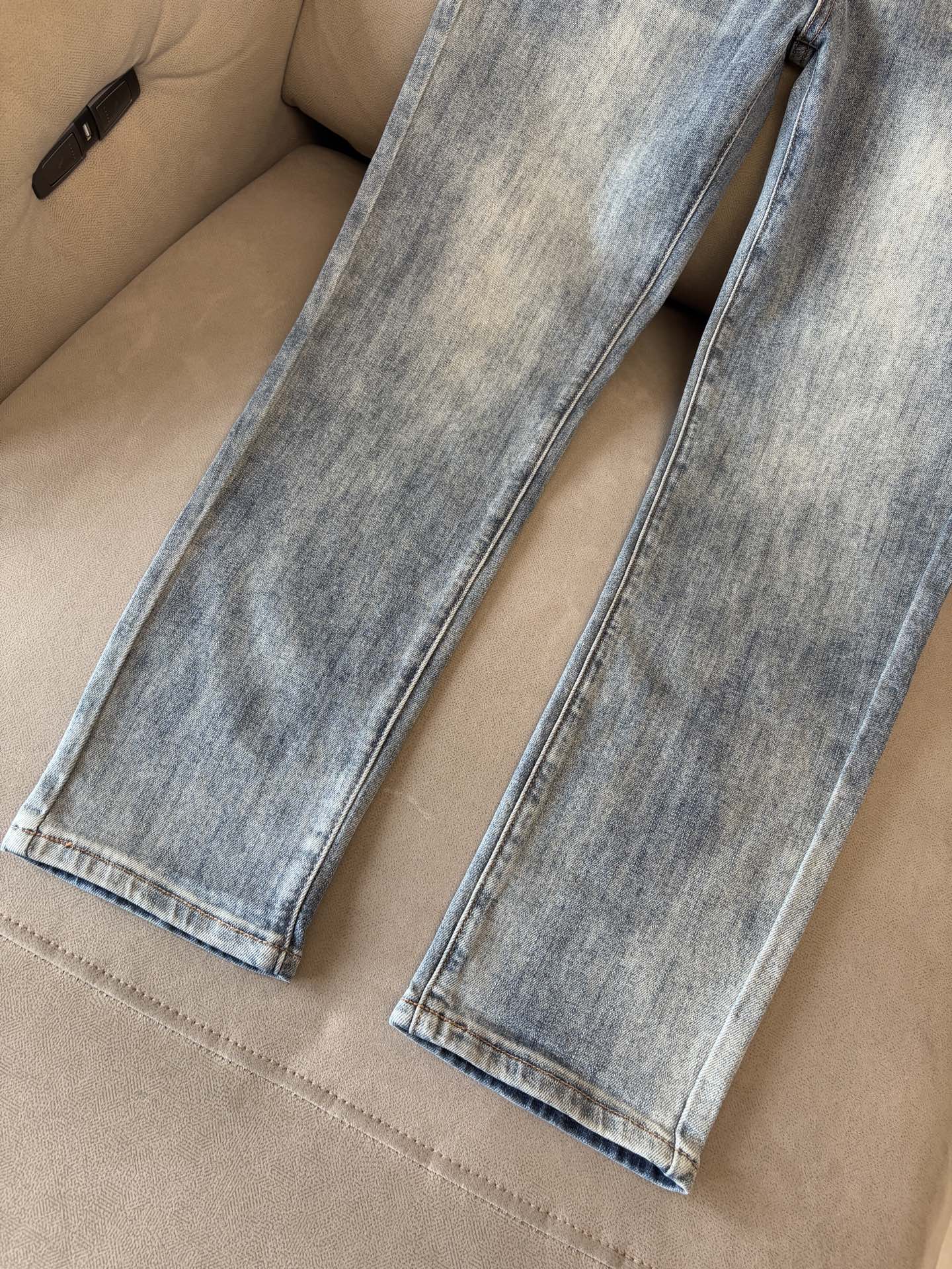 “Custom-Made Embroidered Jeans with Unique Design and Top-Quality Hardware, Size 28-38” - 图片 7