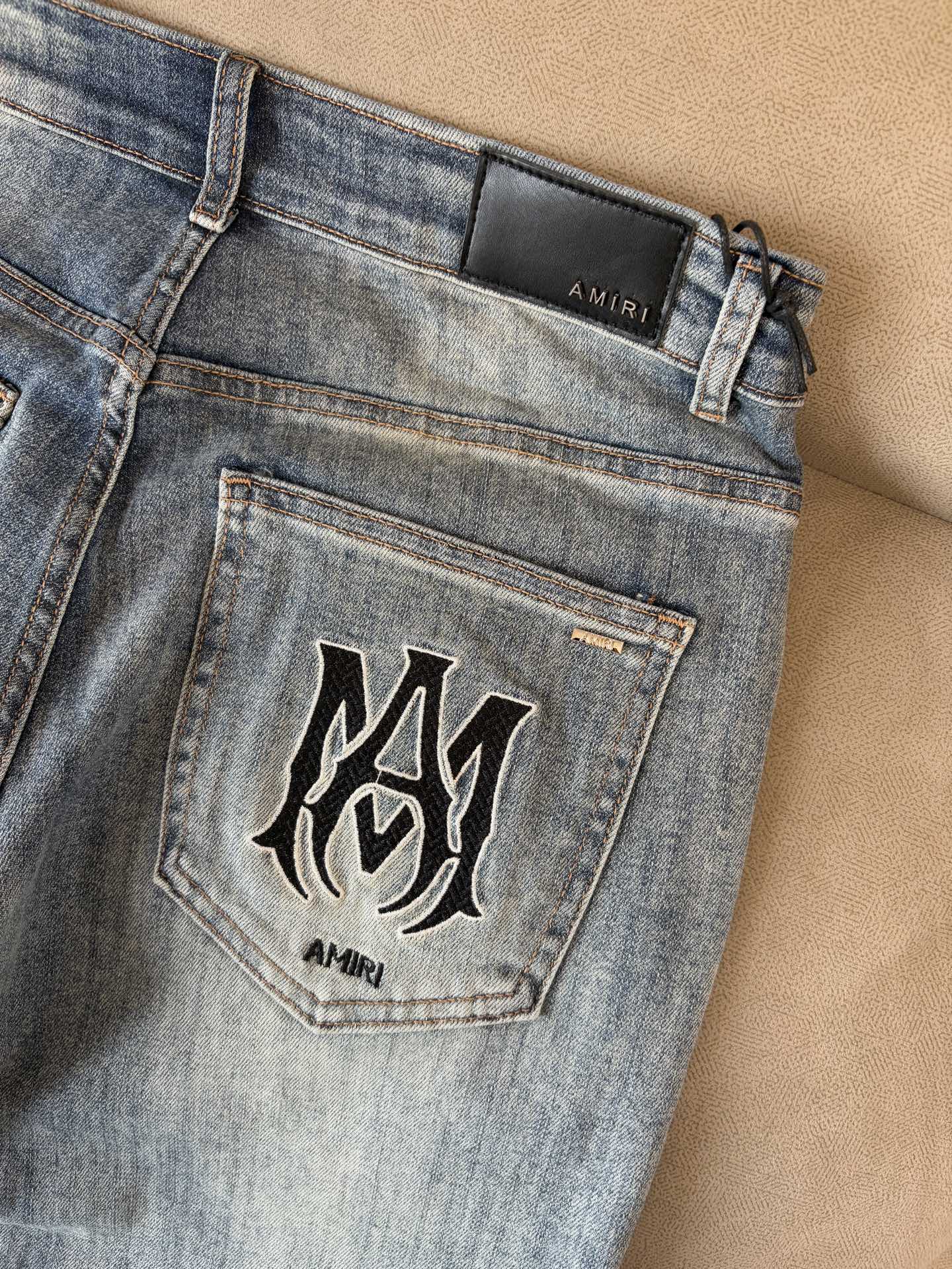 “Custom-Made Embroidered Jeans with Unique Design and Top-Quality Hardware, Size 28-38” - 图片 9