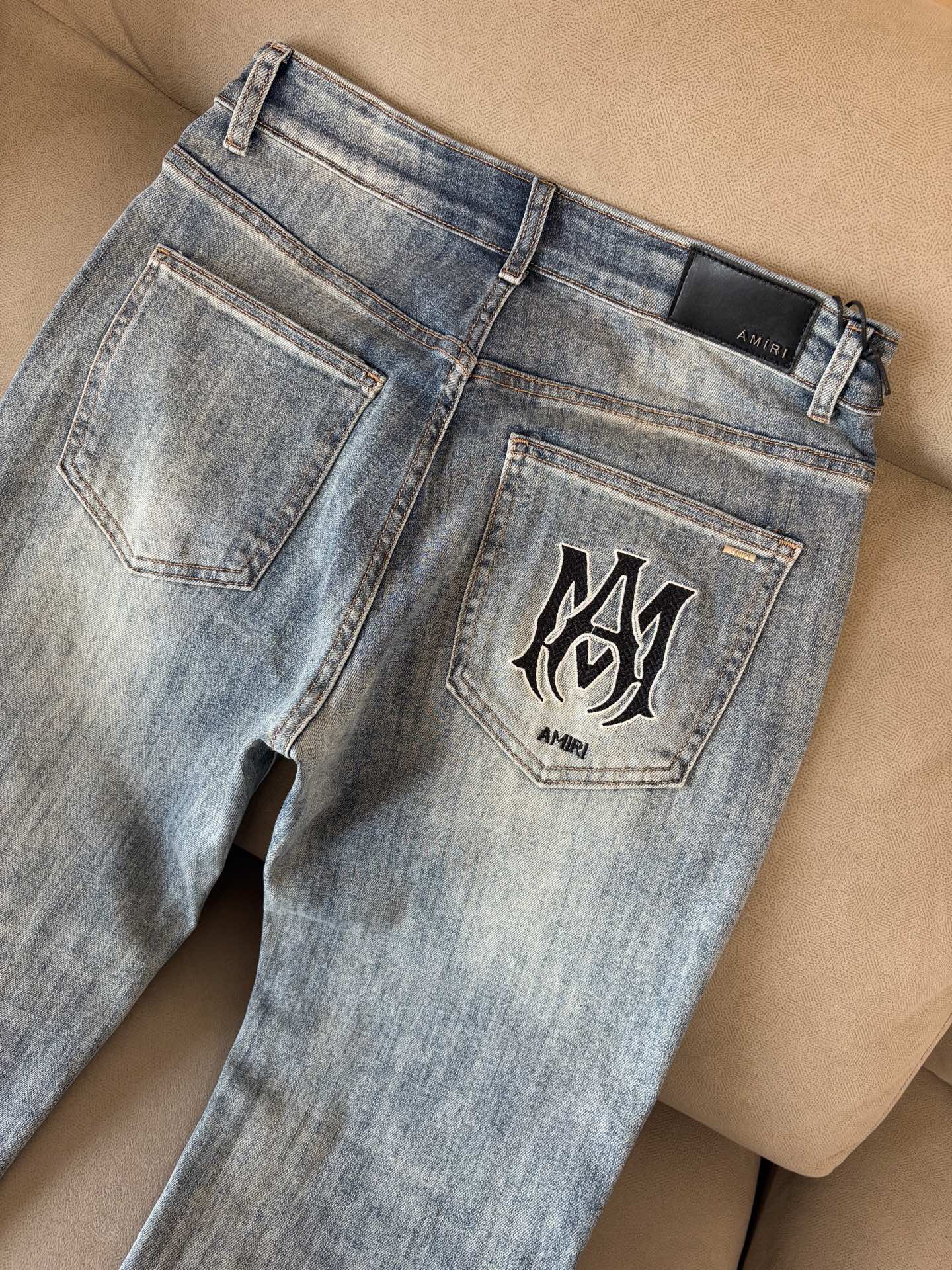 “Custom-Made Embroidered Jeans with Unique Design and Top-Quality Hardware, Size 28-38” - 图片 8