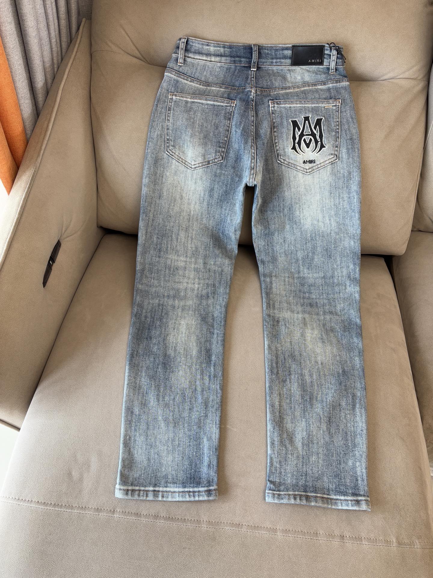 “Custom-Made Embroidered Jeans with Unique Design and Top-Quality Hardware, Size 28-38” - 图片 4