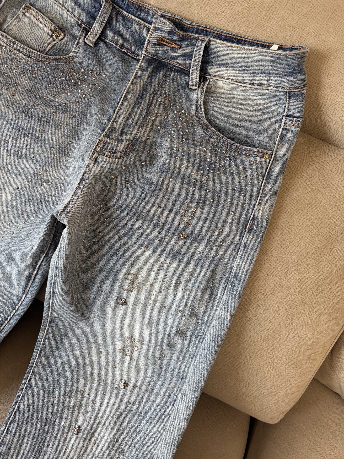 Unique Custom-Made Jeans with Top-Level Embroidery and Hardware: A Luxurious and Stylish Choice - 图片 7