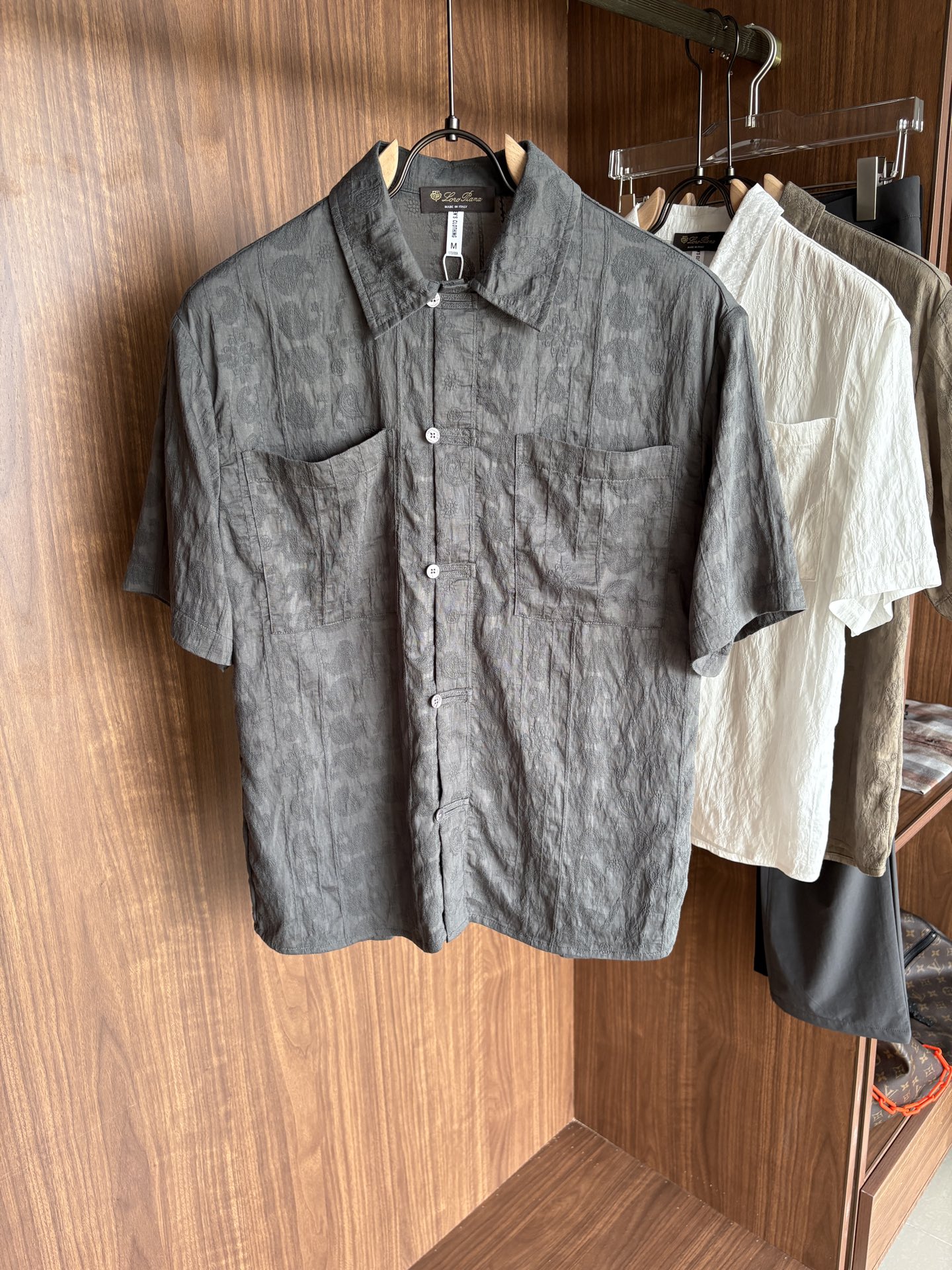 NO:470271,Lp New thin lyesel casual short-sleeved shirt for summer, comfortable and breathable fabric & stylish versatile color white, gray, brown Size M-3XL, loro piana, T-shirt, alexander wang19860909Lp 年夏季新款薄款莱赛尔休闲短袖衬衣,面料舒适透气&时尚百搭 颜色白色、灰色、棕色 尺码M-3XL,,loro piana,T-shirt,alexander wang,Men's clothing