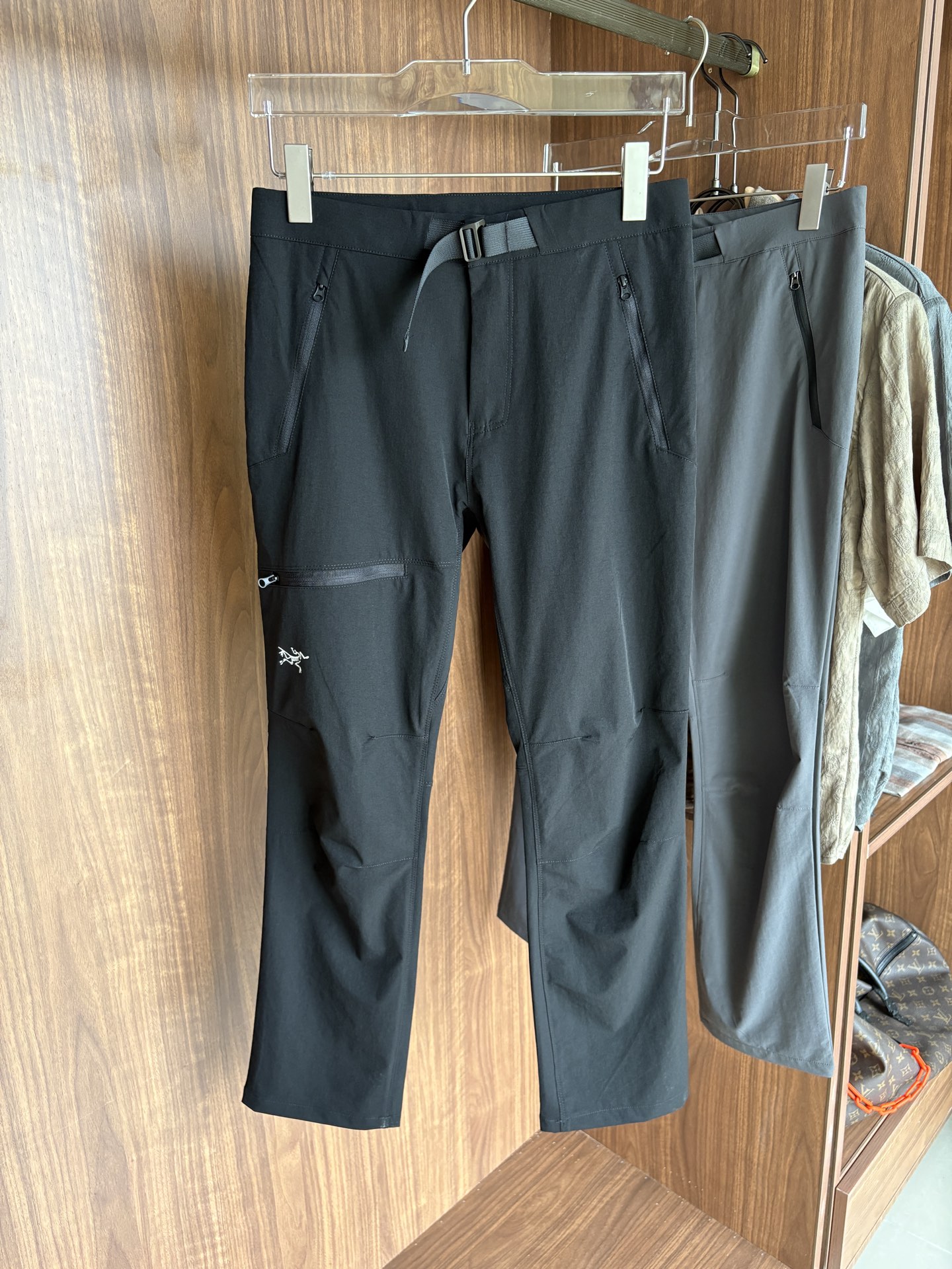 NO:522117,The 2025 official website synchronization classic outdoor work pants super positive color overseas synchronous hairstyles this year's trends Imported technological fabrics M-3XL, alexander wang19860909始祖2025官网同步 经典户外 工装裤 颜色超级正 海外同步发型 今年流行趋势 进口科技面料 M-3XL,,alexander wang,Men's clothing