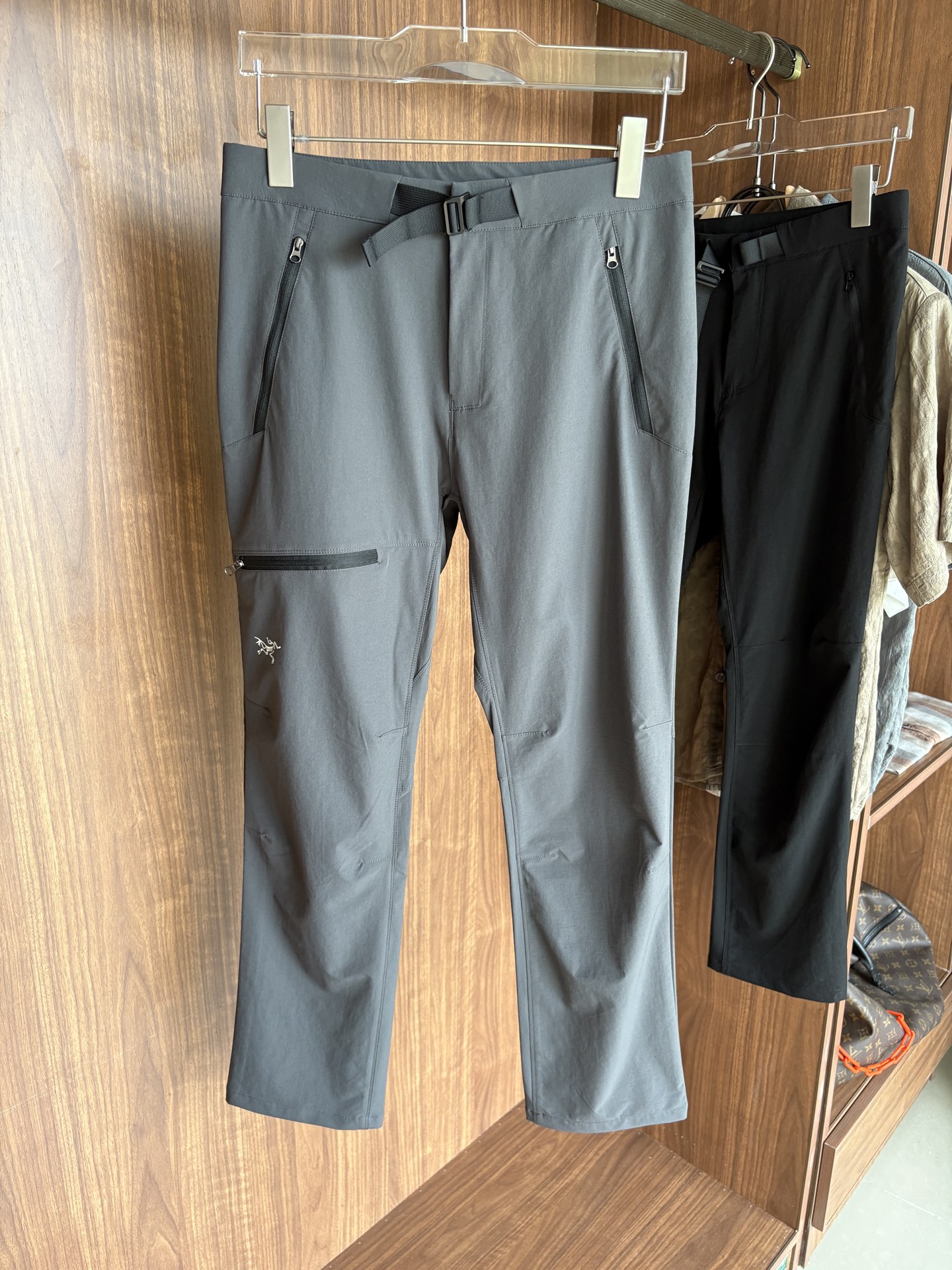 NO:470277,The 2025 official website synchronization classic outdoor work pants super positive color overseas synchronous hairstyles this year's trends Imported technological fabrics M-3XL, alexander wang19860909始祖2025官网同步 经典户外 工装裤 颜色超级正 海外同步发型 今年流行趋势 进口科技面料 M-3XL,,alexander wang,Men's clothing