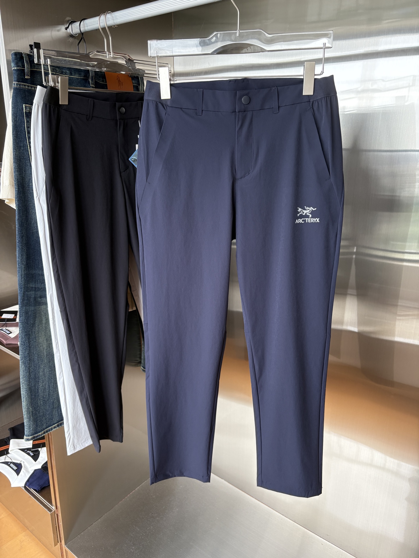  始祖鸟 官网同步 经典户外 工装裤 颜色超级正  海外同步发型 今年流行趋势 进口科技面料 M-3XL