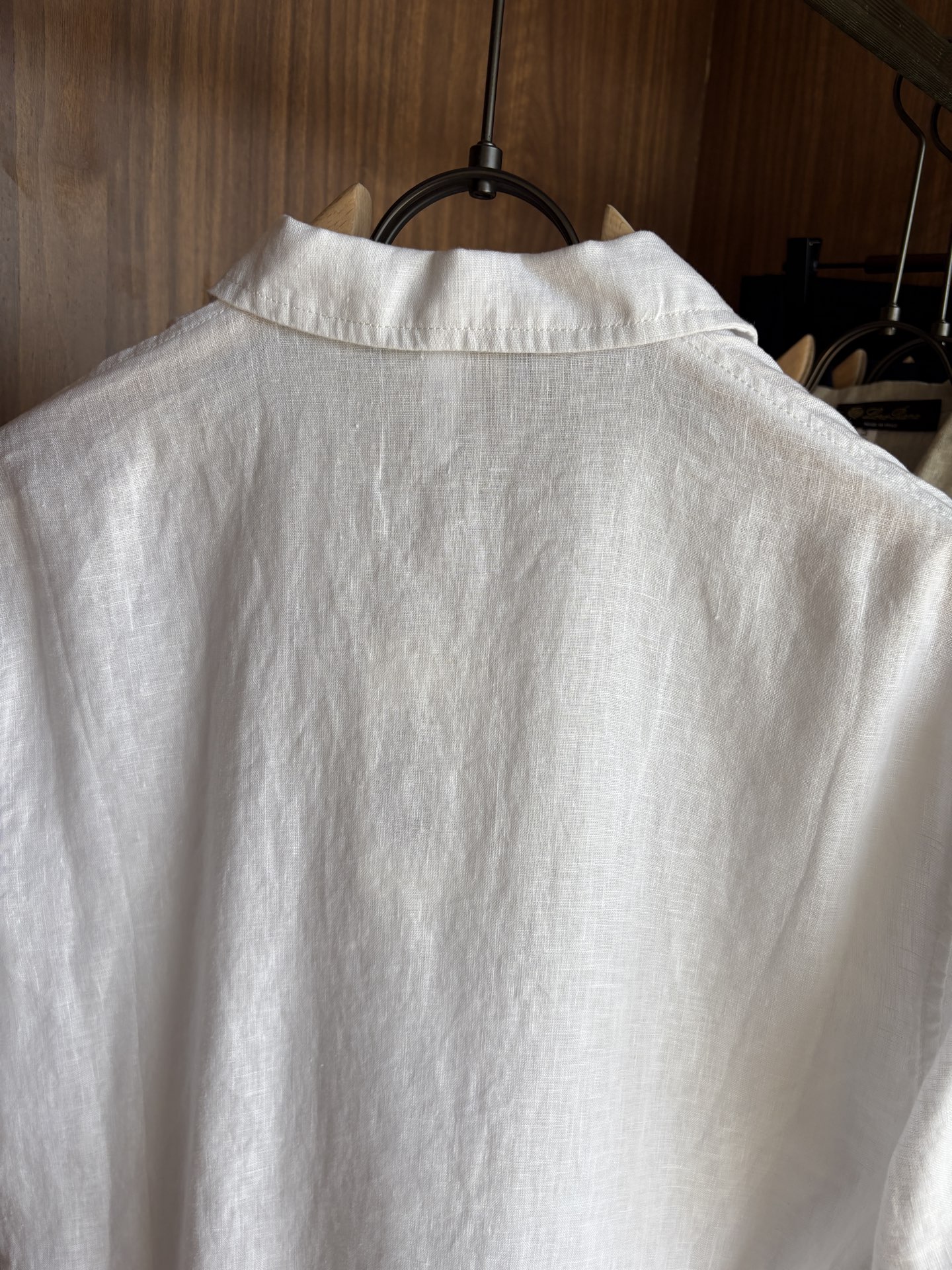 L家2025新款100%亚麻男士短袖，男装界的天花板，这款翻领麻料衫短袖精准到每一针的细腻工艺，完全区别