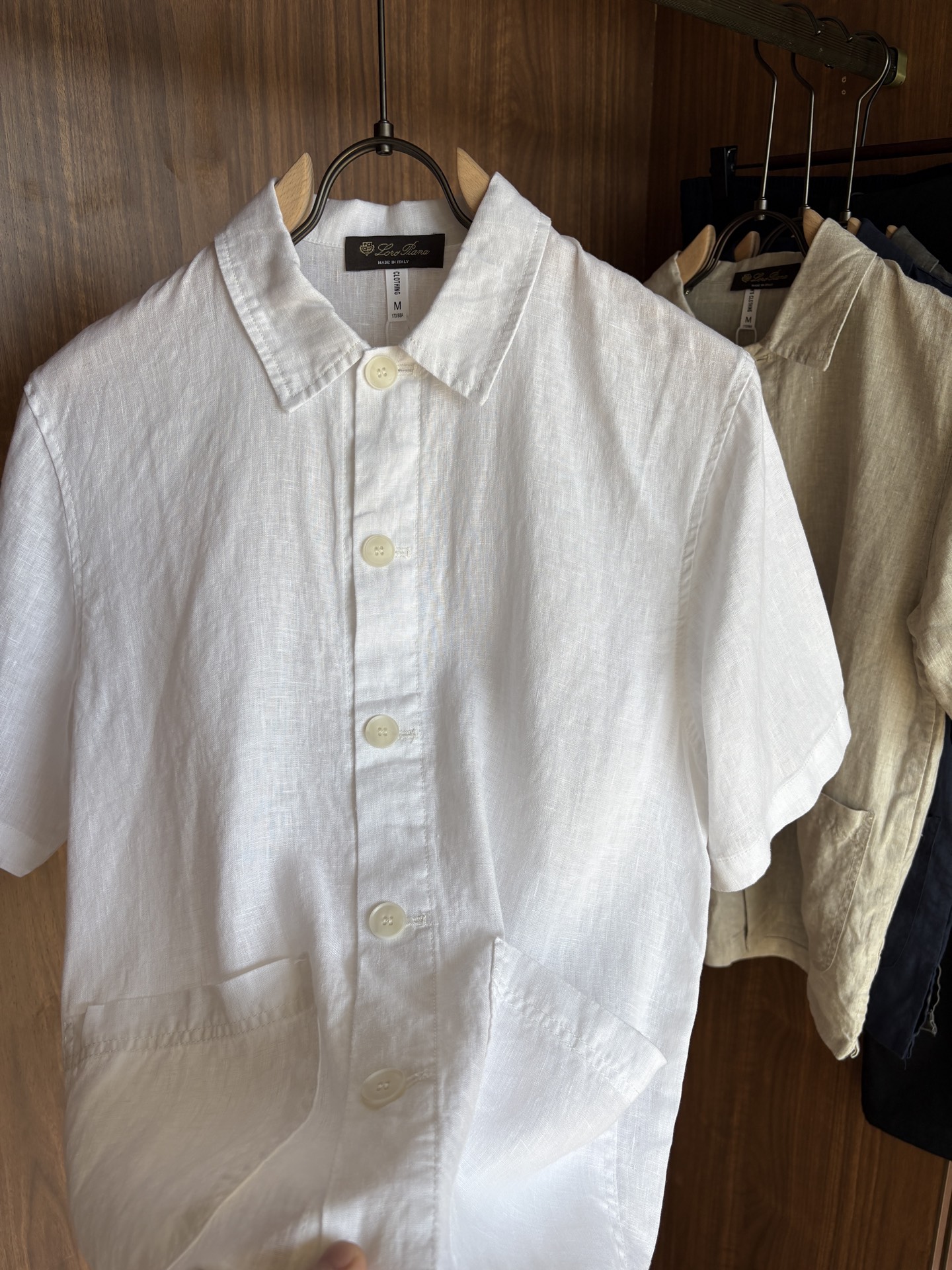 L家2025新款100%亚麻男士短袖，男装界的天花板，这款翻领麻料衫短袖精准到每一针的细腻工艺，完全区别