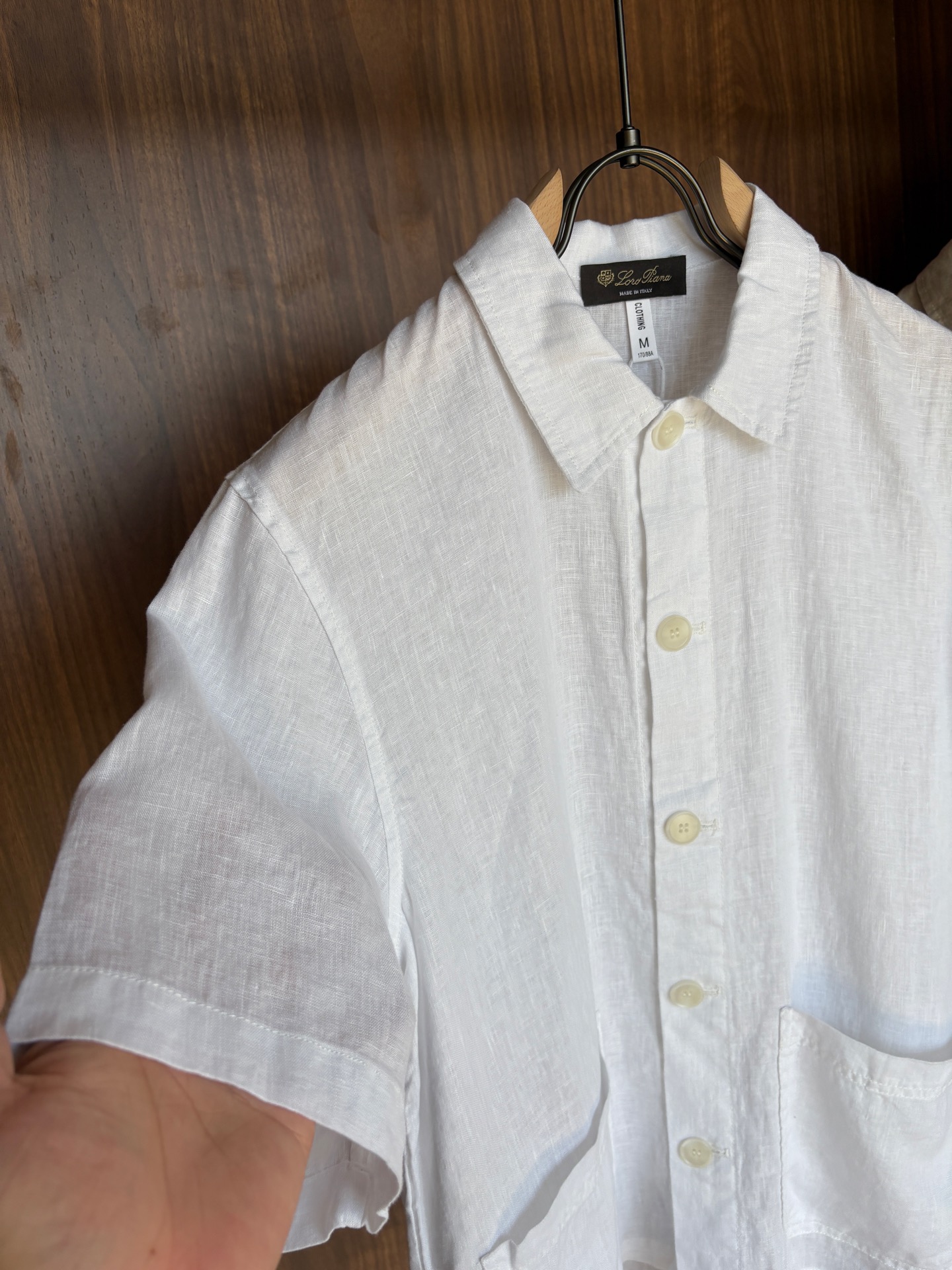 L家2025新款100%亚麻男士短袖，男装界的天花板，这款翻领麻料衫短袖精准到每一针的细腻工艺，完全区别