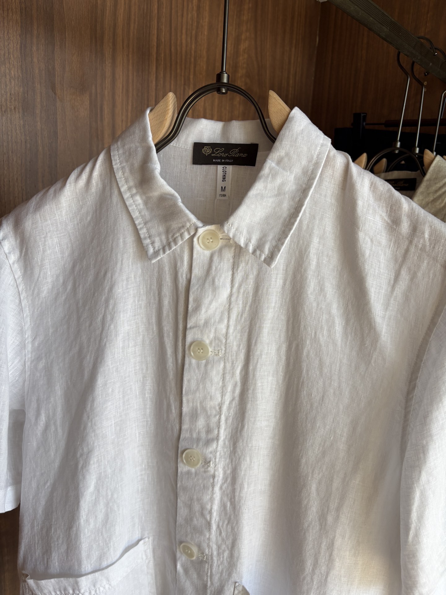 L家2025新款100%亚麻男士短袖，男装界的天花板，这款翻领麻料衫短袖精准到每一针的细腻工艺，完全区别