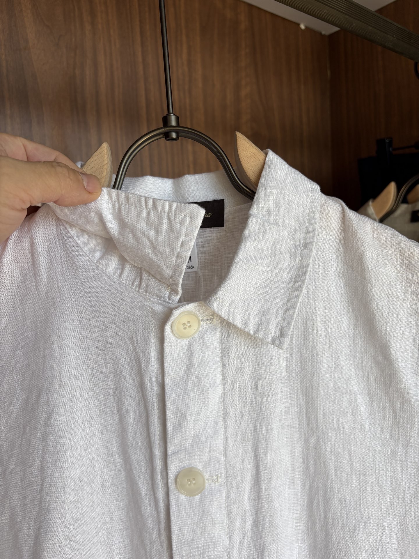 L家2025新款100%亚麻男士短袖，男装界的天花板，这款翻领麻料衫短袖精准到每一针的细腻工艺，完全区别